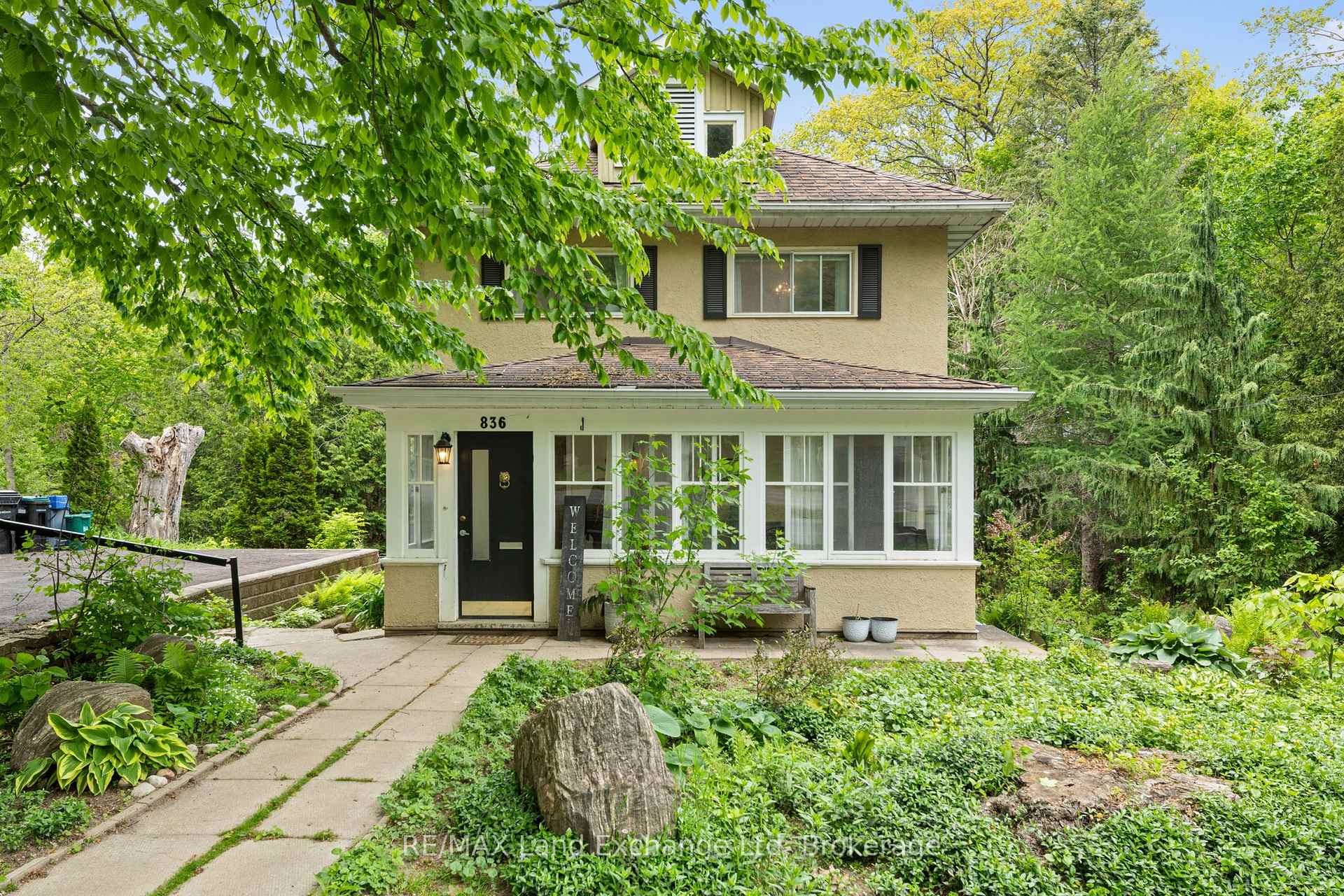 Photo of 836 Victoria Street