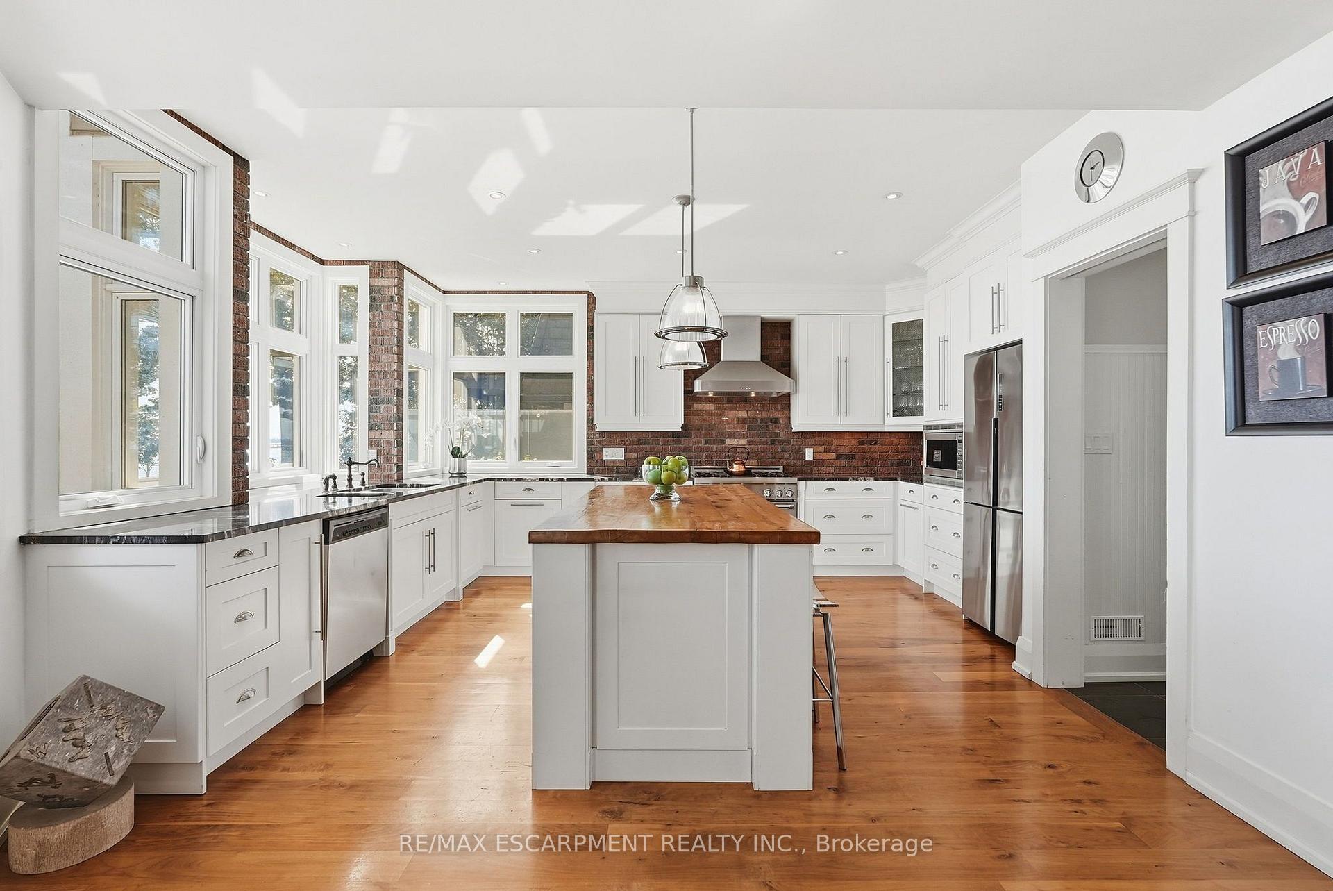 Photo 17 of 54 Cumberland Drive, Mississauga, Port Credit — HOMEH