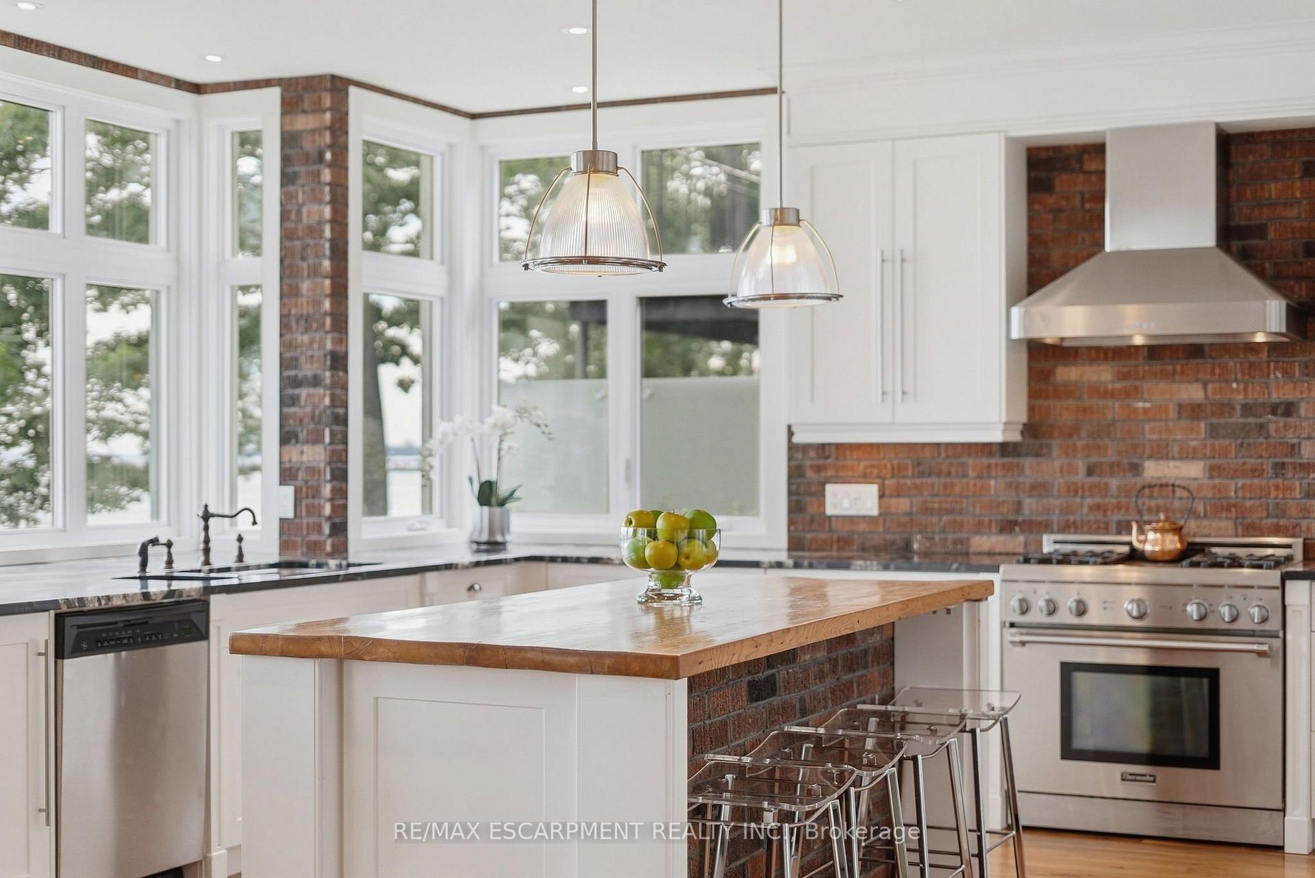 Photo 19 of 54 Cumberland Drive, Mississauga, Port Credit — HOMEH
