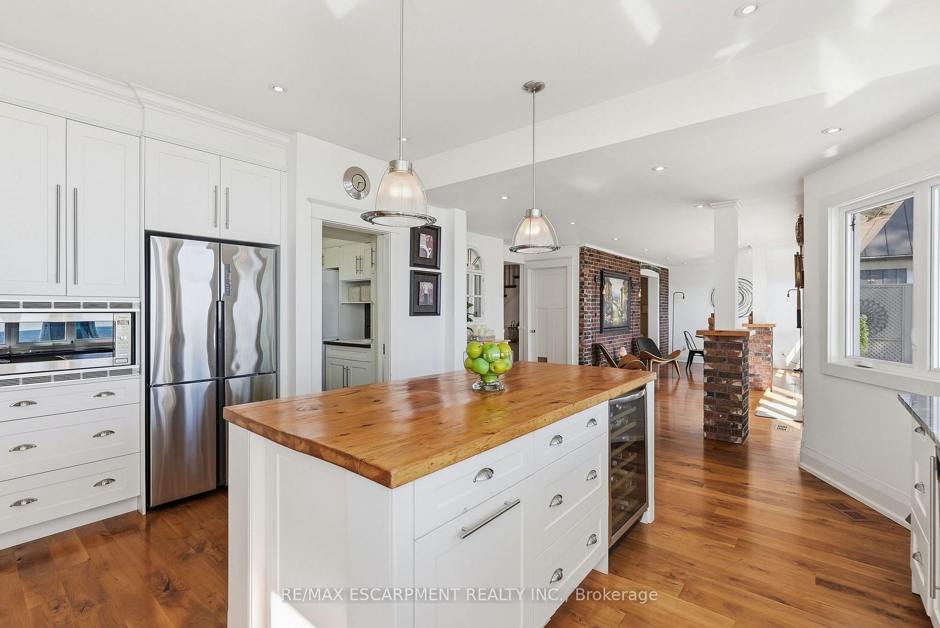Photo 21 of 54 Cumberland Drive, Mississauga, Port Credit — HOMEH