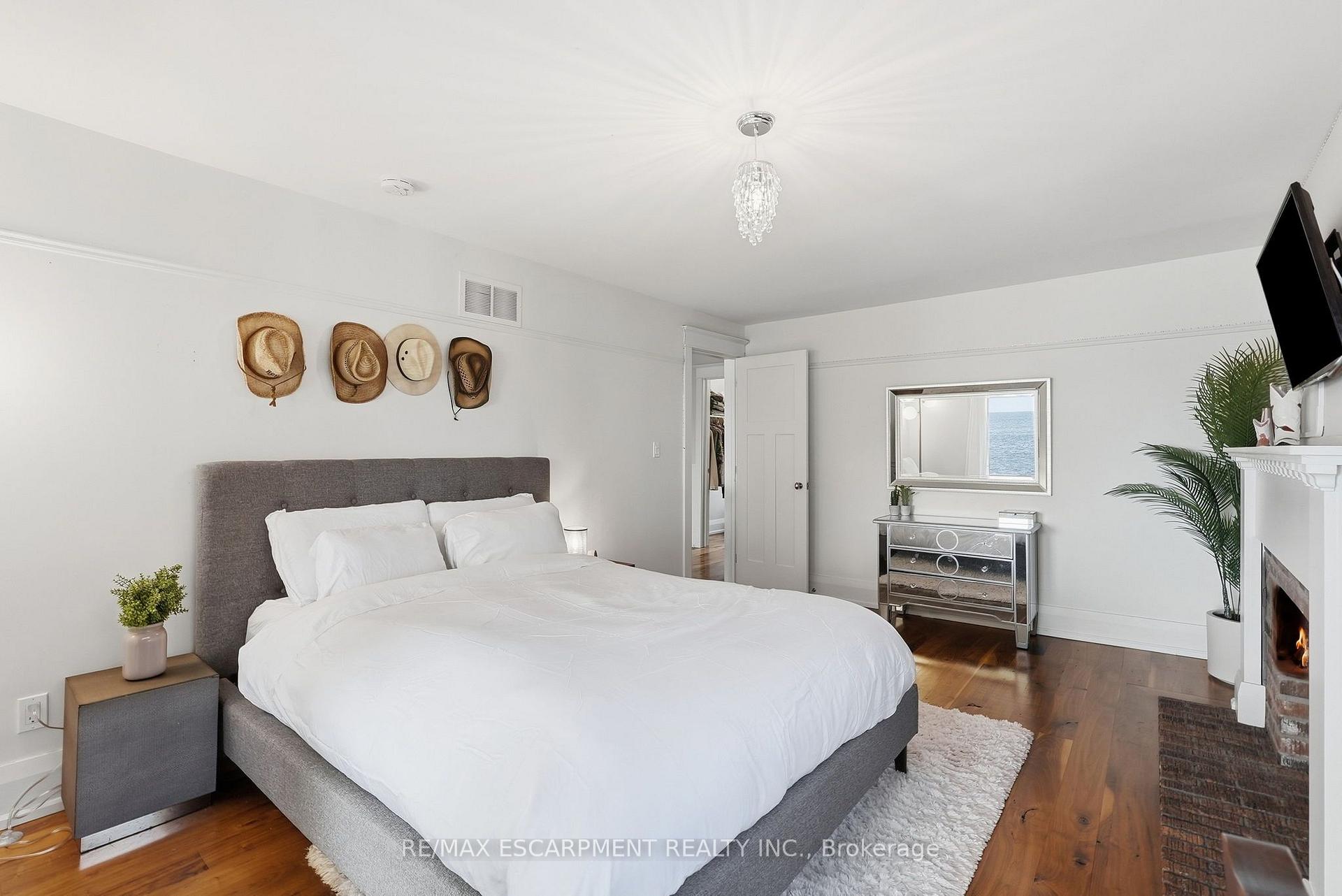 Photo 35 of 54 Cumberland Drive, Mississauga, Port Credit — HOMEH