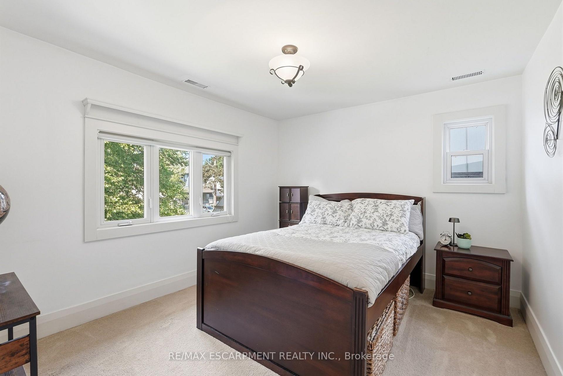 Photo 38 of 54 Cumberland Drive, Mississauga, Port Credit — HOMEH