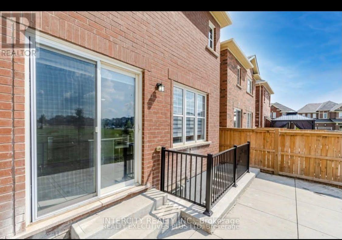 Photo 7 of 36 Minna Trail, Brampton, Northwest Brampton — HOMEH