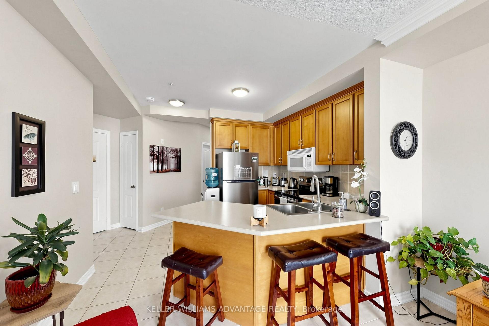 Photo 4 of Unit 407, 112 Simcoe Road, Bradford West Gwillimbury, Bradford — HOMEH