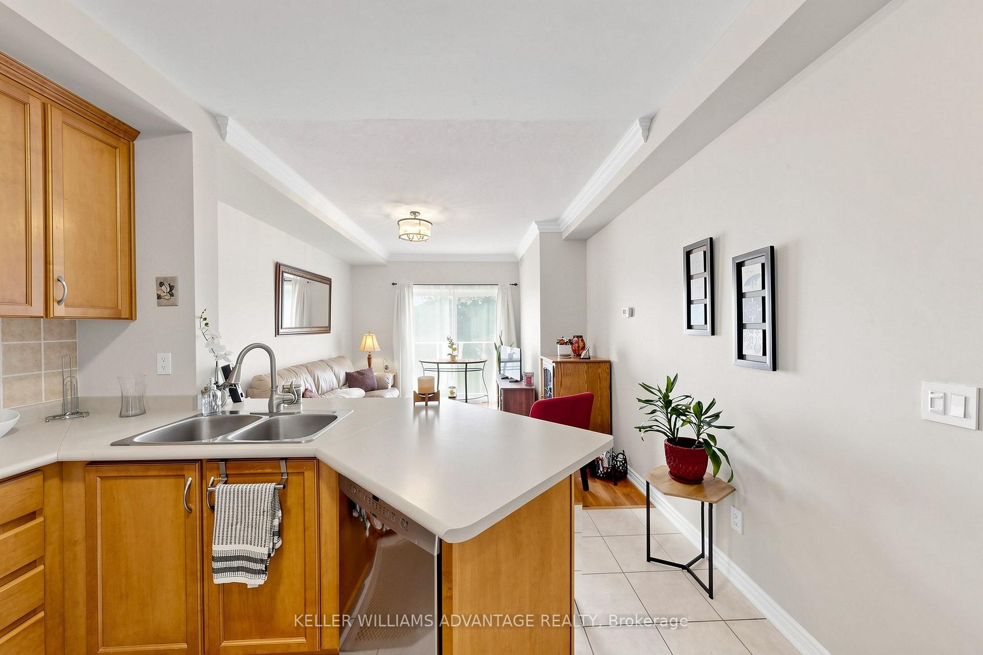 Photo 10 of Unit 407, 112 Simcoe Road, Bradford West Gwillimbury, Bradford — HOMEH
