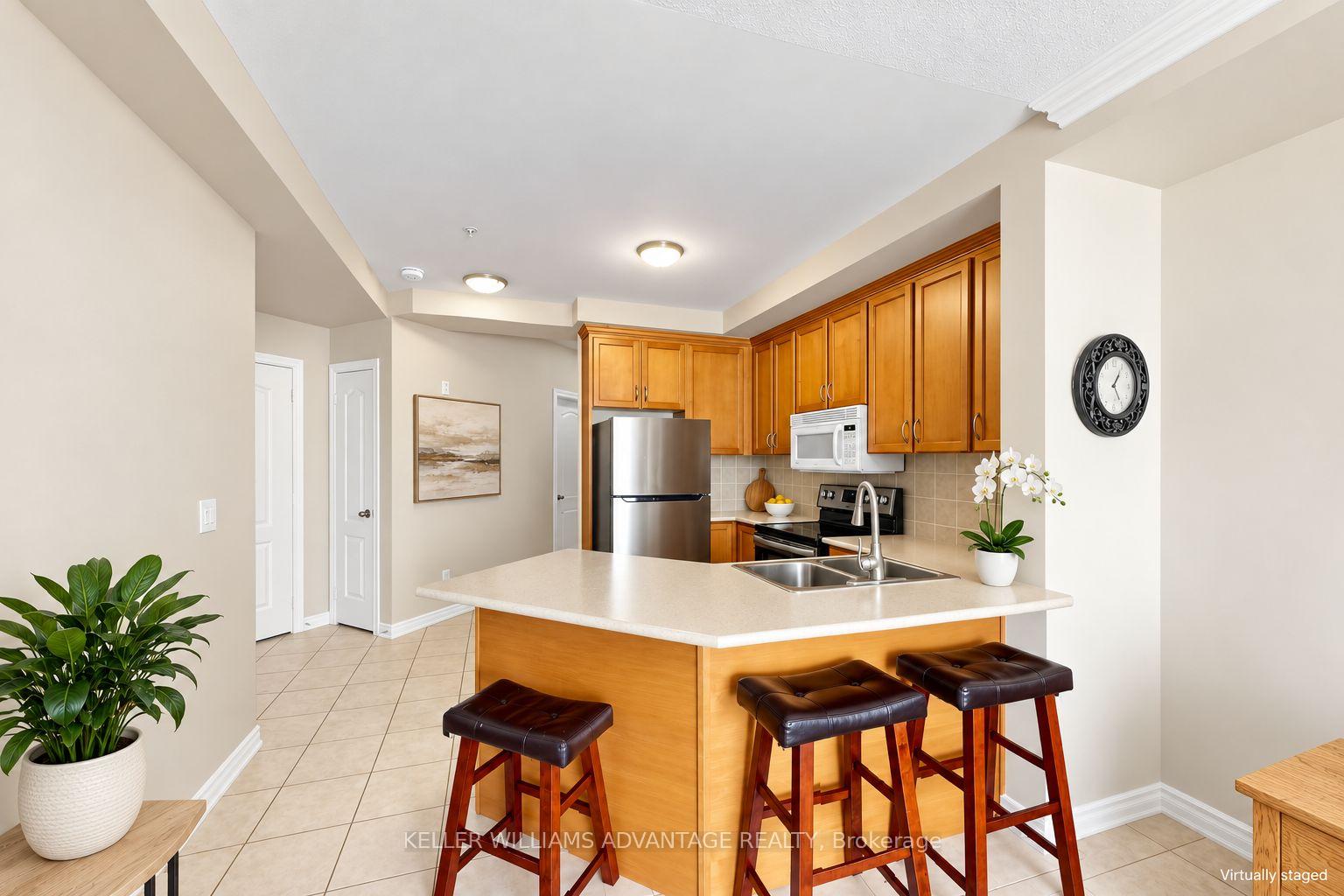 Photo 5 of Unit 407, 112 Simcoe Road, Bradford West Gwillimbury, Bradford — HOMEH
