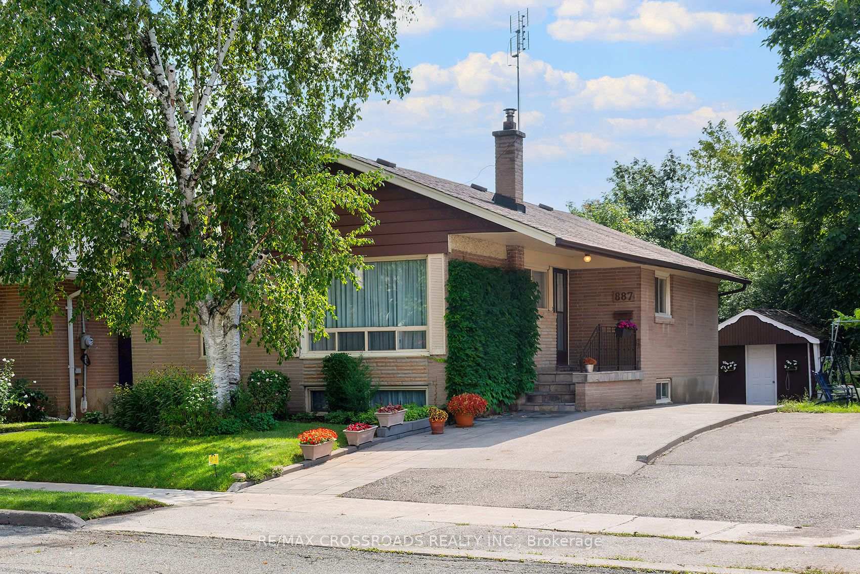 Front of 887 Brimorton Drive
