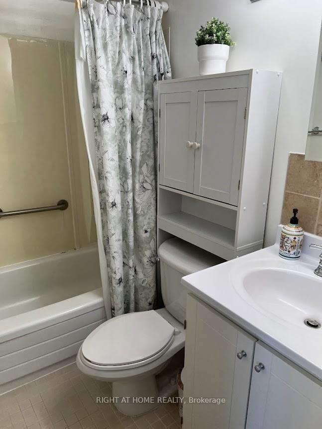 Photo 10 of Unit 1503, 177 Linus Road, North York, Don Valley Village — HOMEH