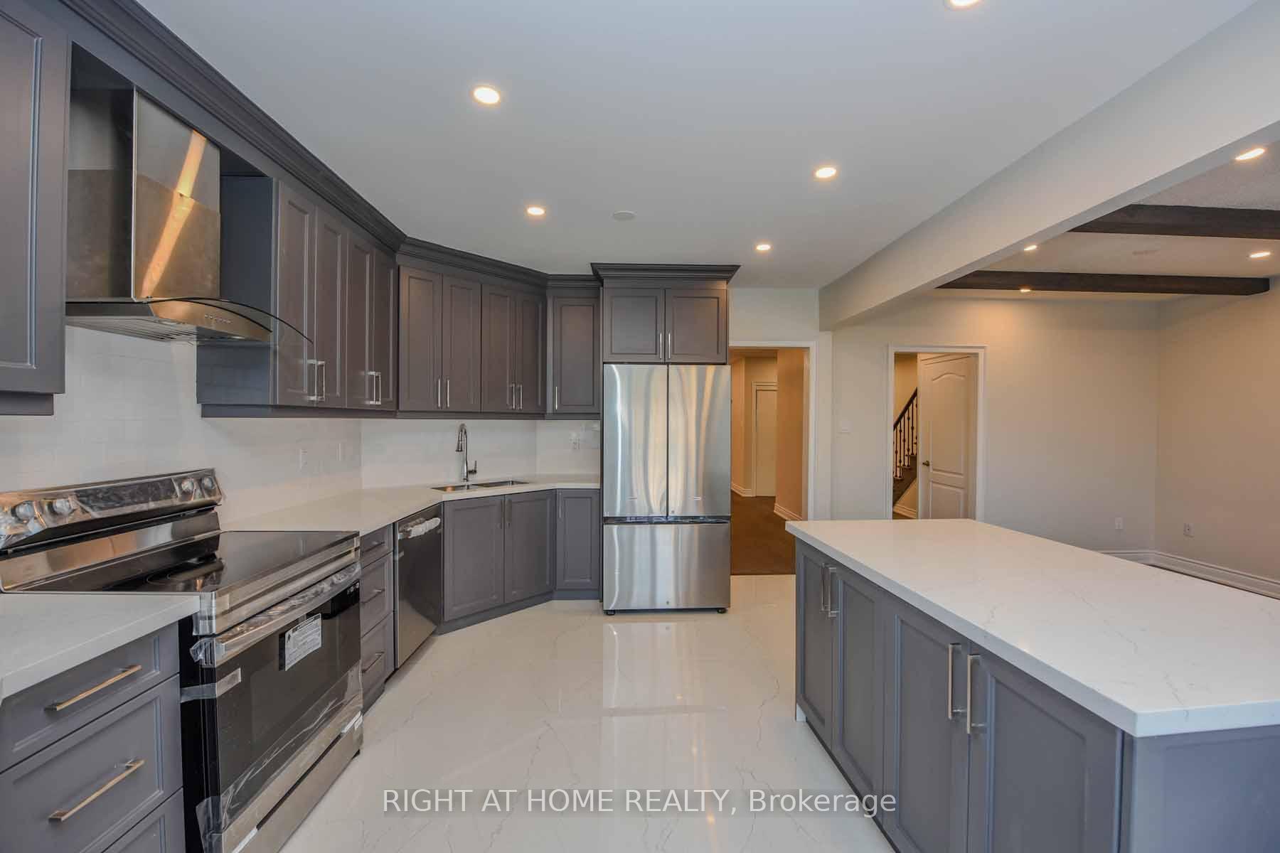 Photo 10 of 903 Blyleven Boulevard, Mississauga, East Credit — HOMEH