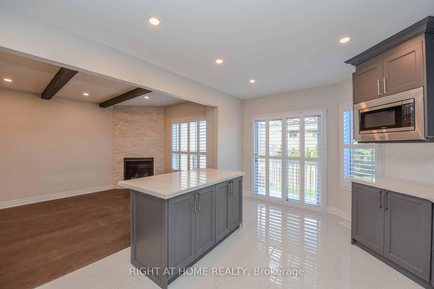 Photo 11 of 903 Blyleven Boulevard, Mississauga, East Credit — HOMEH