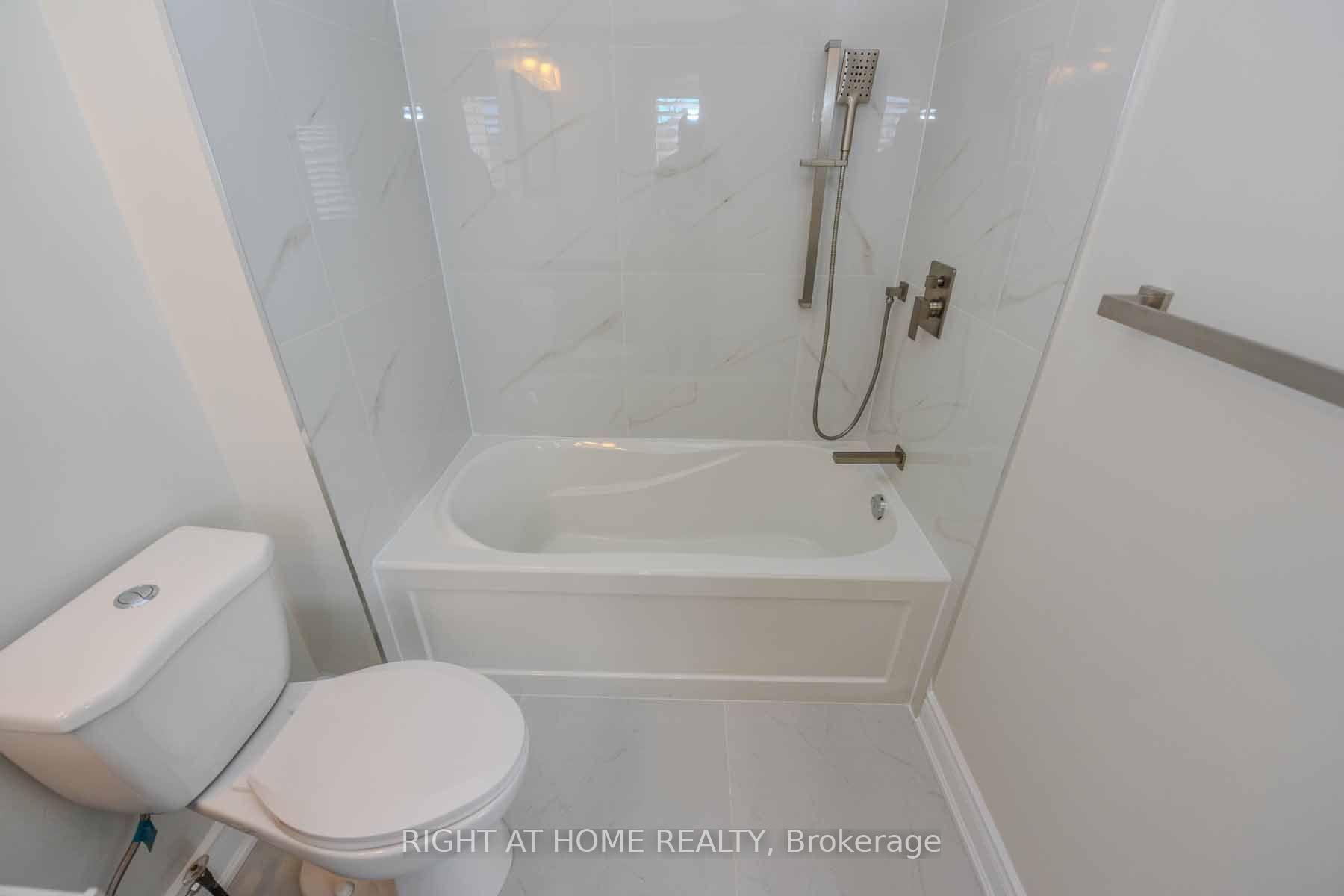 Photo 20 of 903 Blyleven Boulevard, Mississauga, East Credit — HOMEH