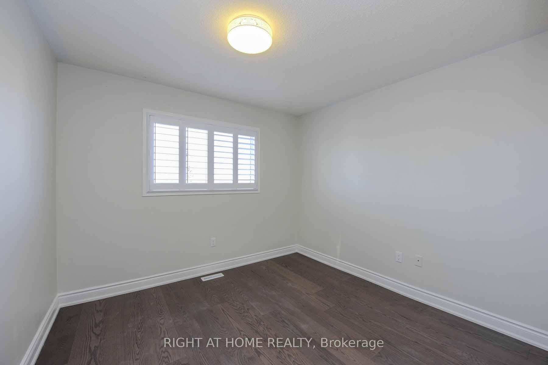 Photo 23 of 903 Blyleven Boulevard, Mississauga, East Credit — HOMEH