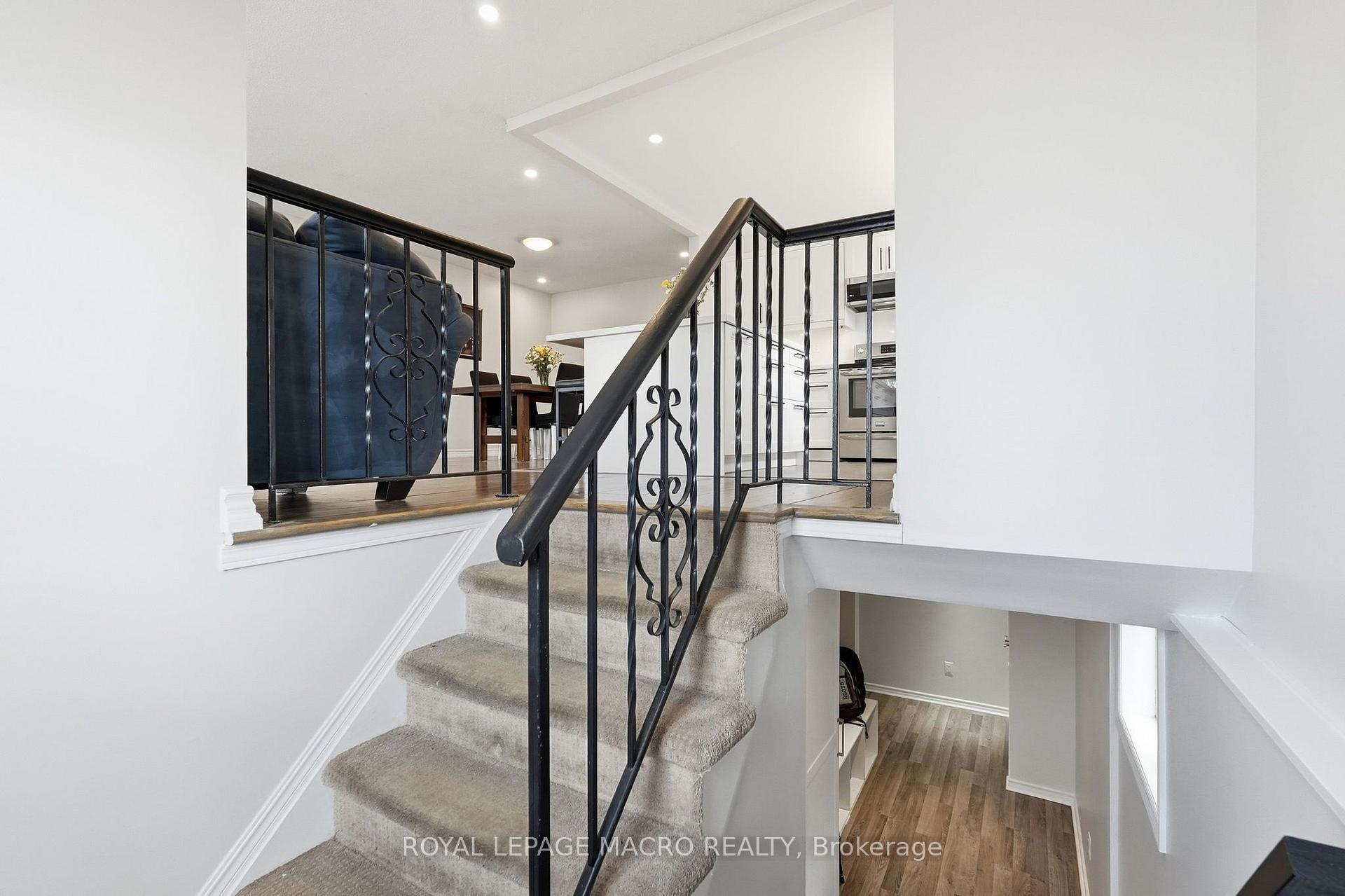 Photo 5 of 2328 Malcolm Crescent, Burlington, Brant Hills — HOMEH