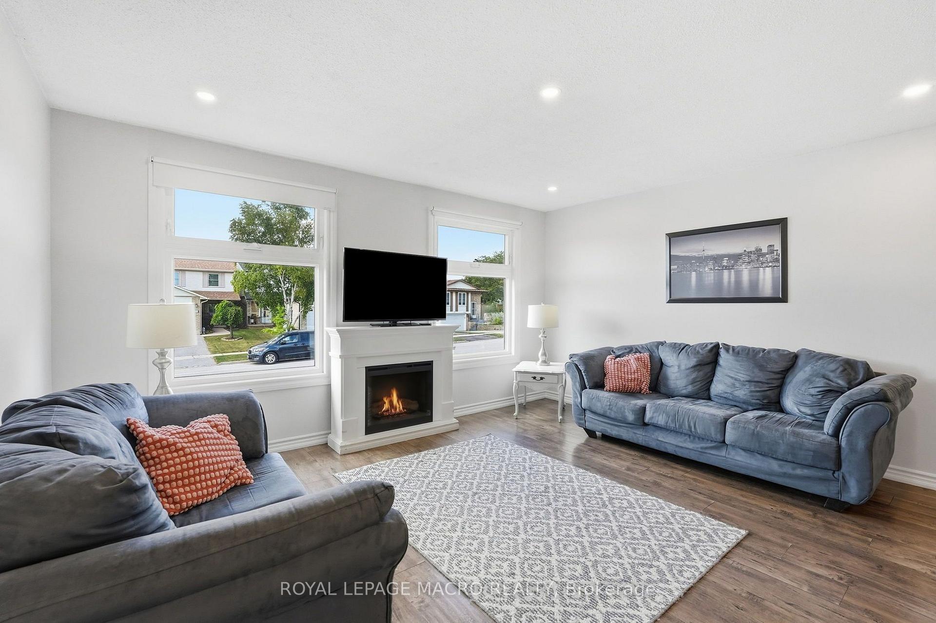 Photo 8 of 2328 Malcolm Crescent, Burlington, Brant Hills — HOMEH