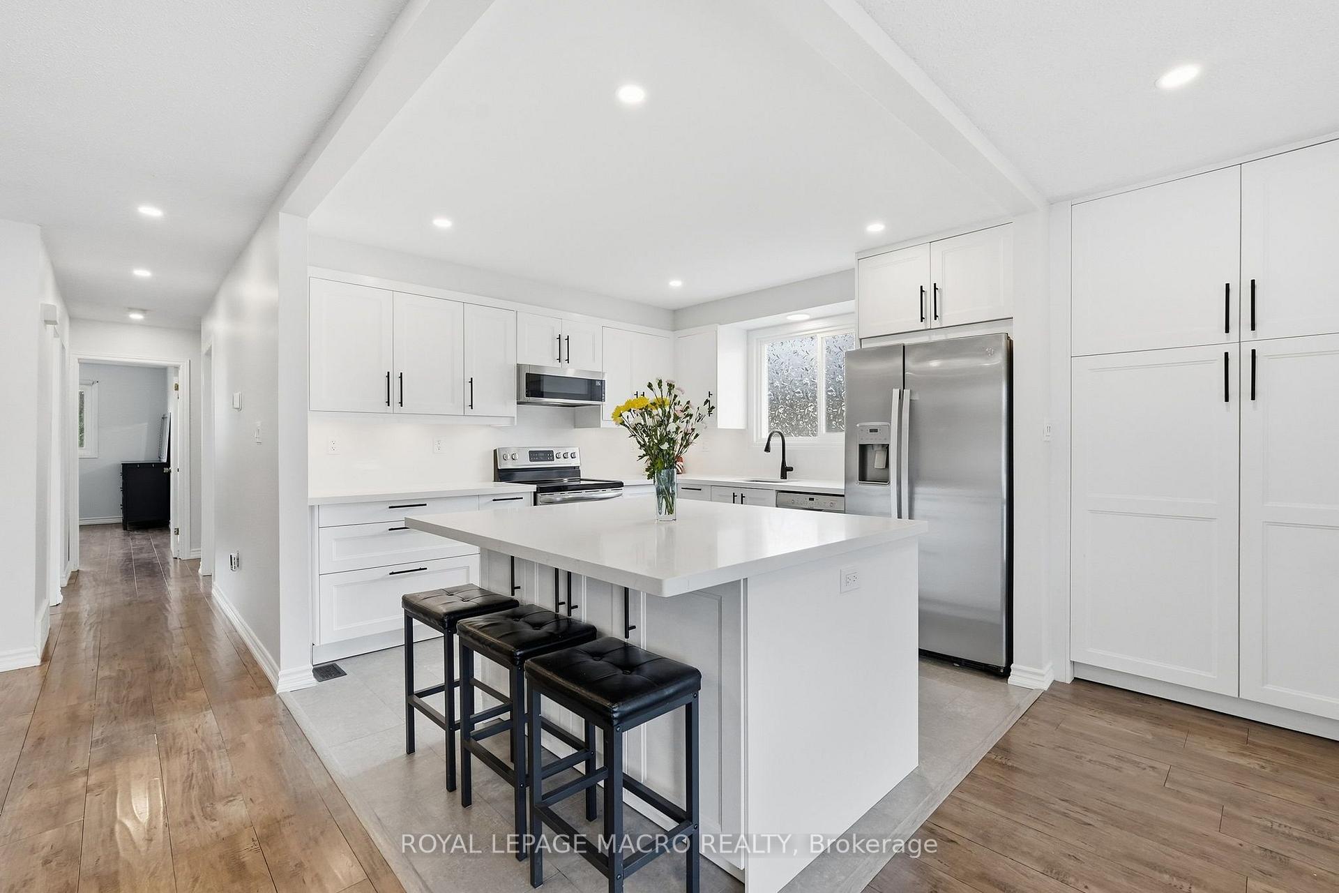 Photo 10 of 2328 Malcolm Crescent, Burlington, Brant Hills — HOMEH