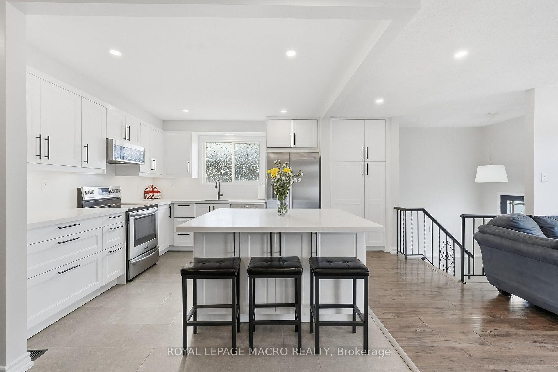 Photo 11 of 2328 Malcolm Crescent, Burlington, Brant Hills — HOMEH