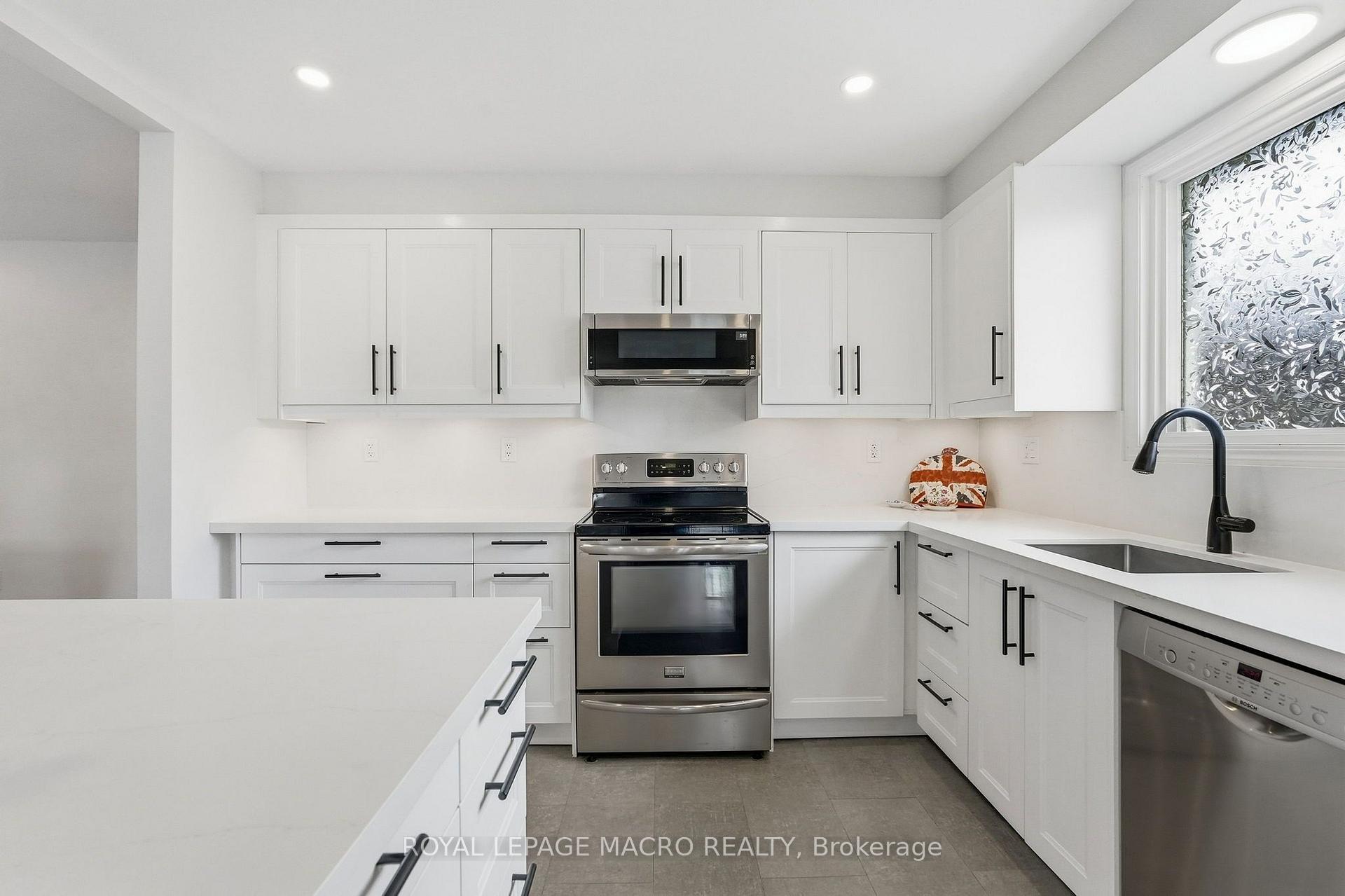 Photo 13 of 2328 Malcolm Crescent, Burlington, Brant Hills — HOMEH