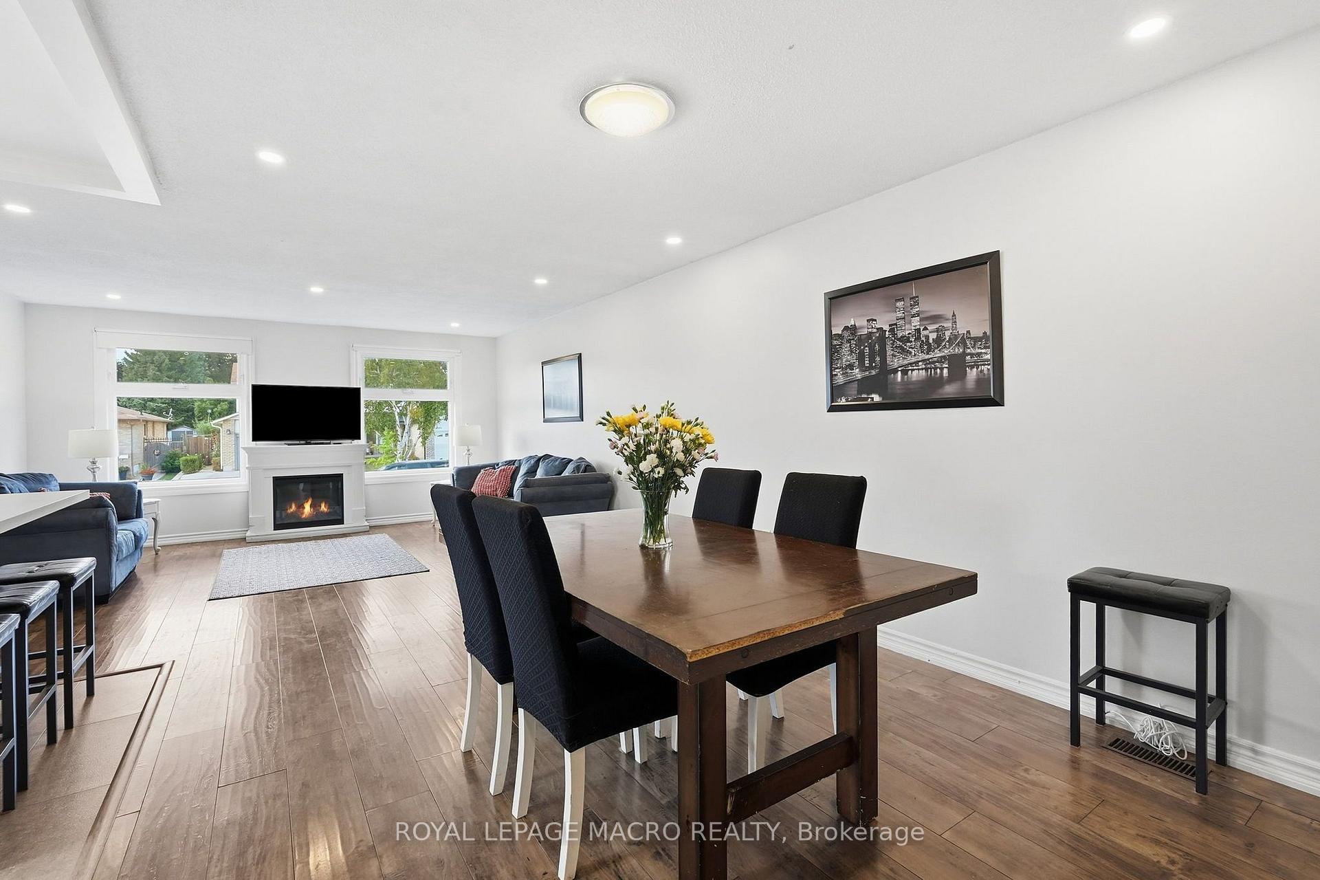 Photo 14 of 2328 Malcolm Crescent, Burlington, Brant Hills — HOMEH