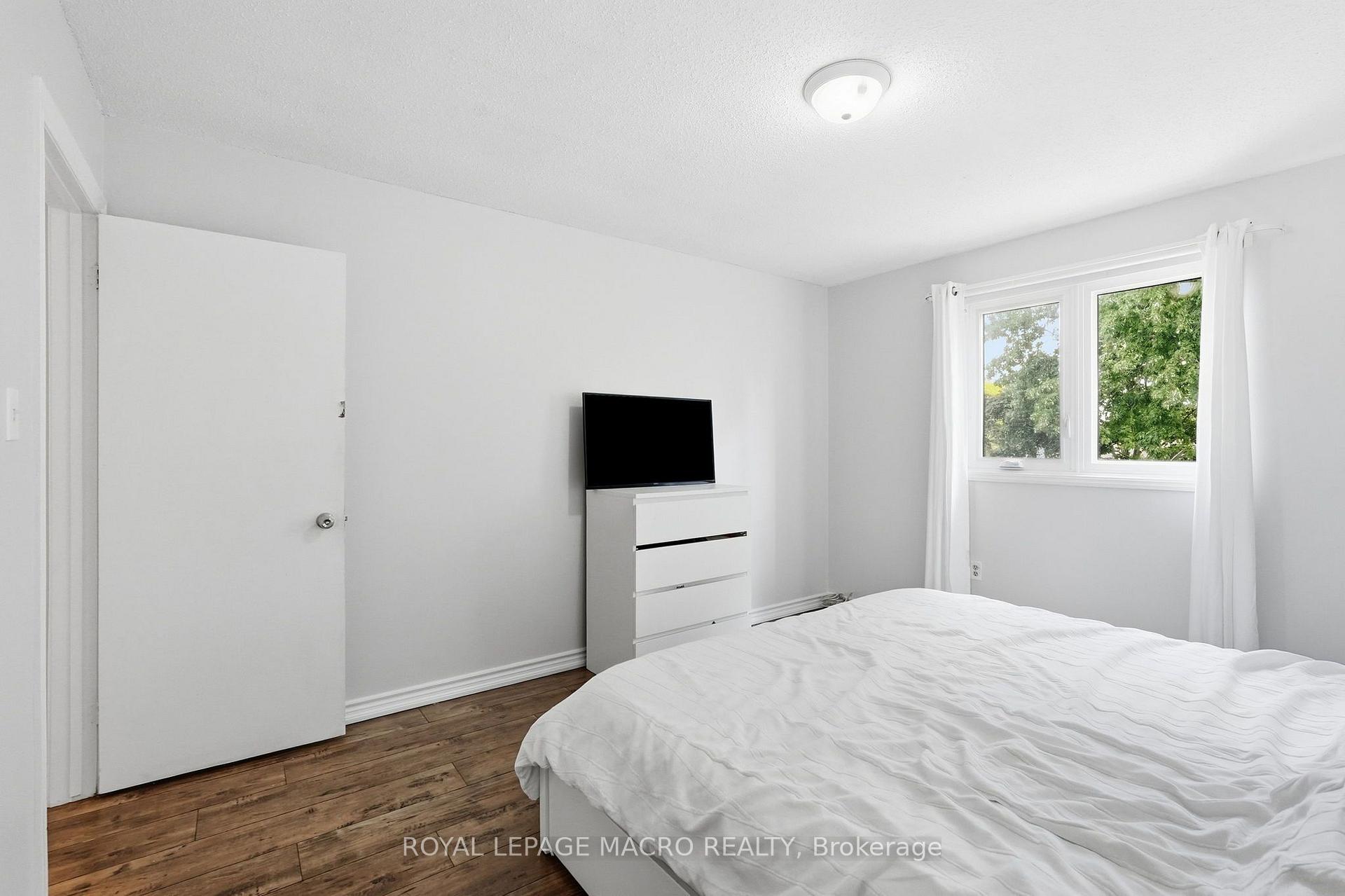 Photo 17 of 2328 Malcolm Crescent, Burlington, Brant Hills — HOMEH