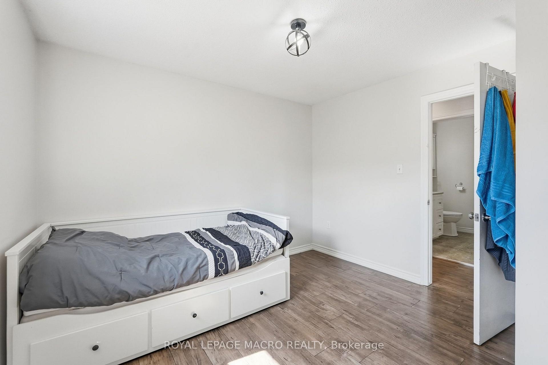 Photo 23 of 2328 Malcolm Crescent, Burlington, Brant Hills — HOMEH