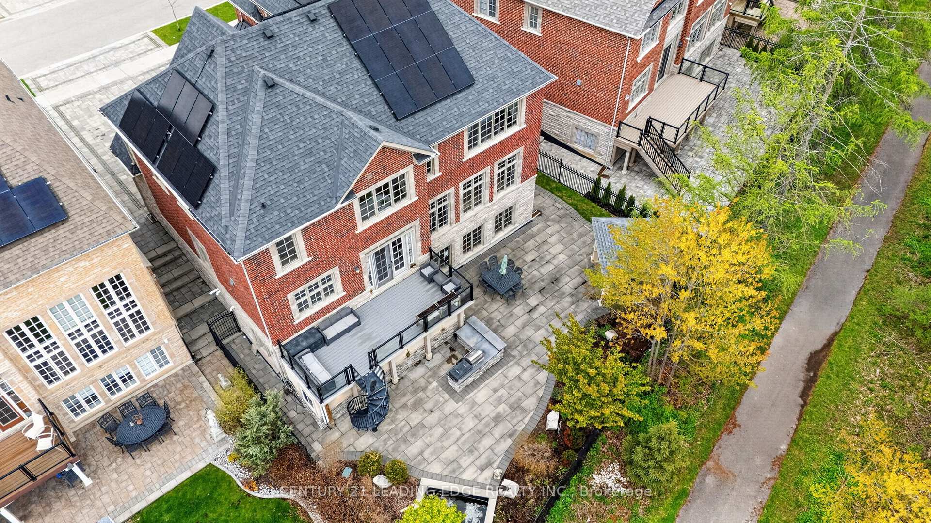 Photo 5 of 33 Stollery Pond Crescent, Markham, Devil's Elbow — HOMEH