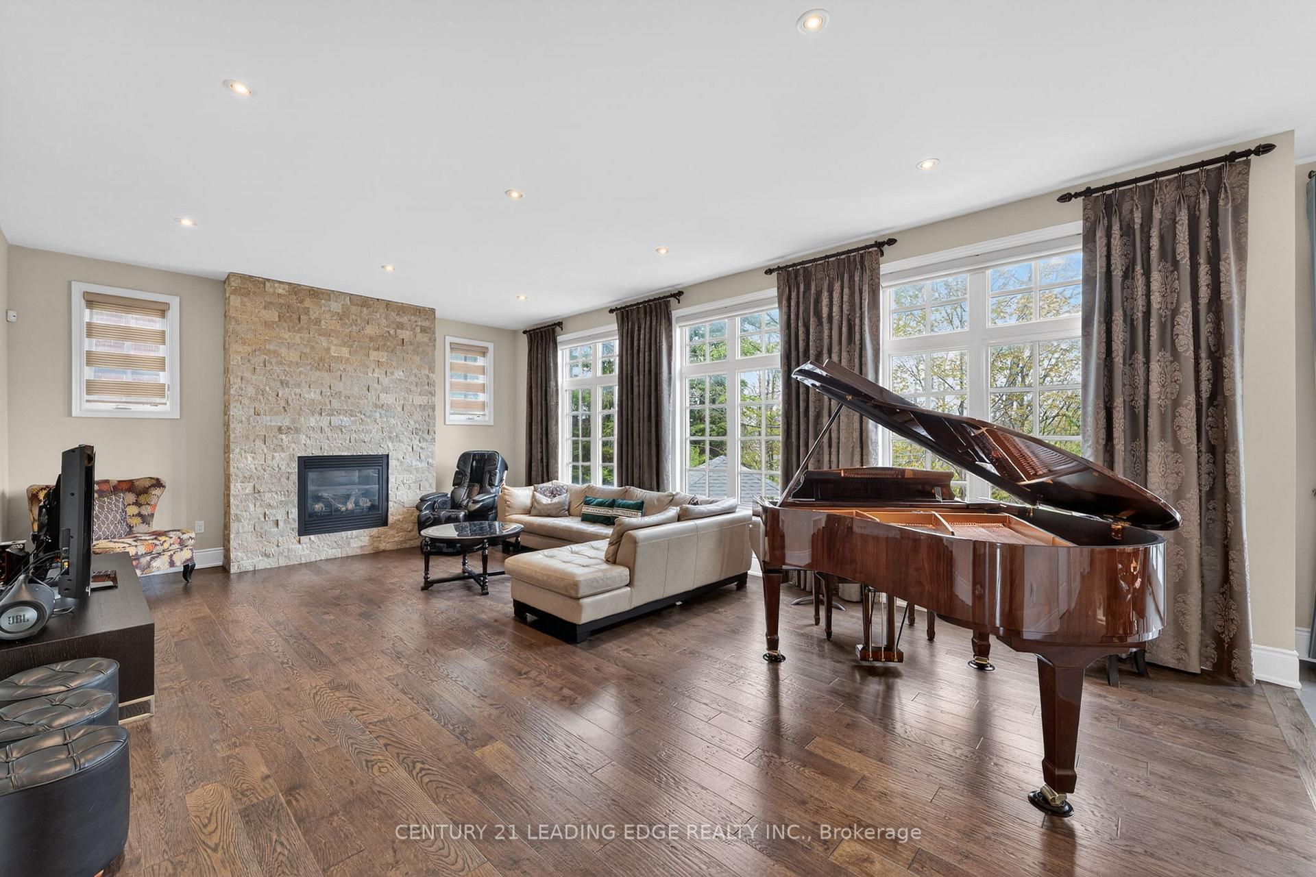Photo 16 of 33 Stollery Pond Crescent, Markham, Devil's Elbow — HOMEH