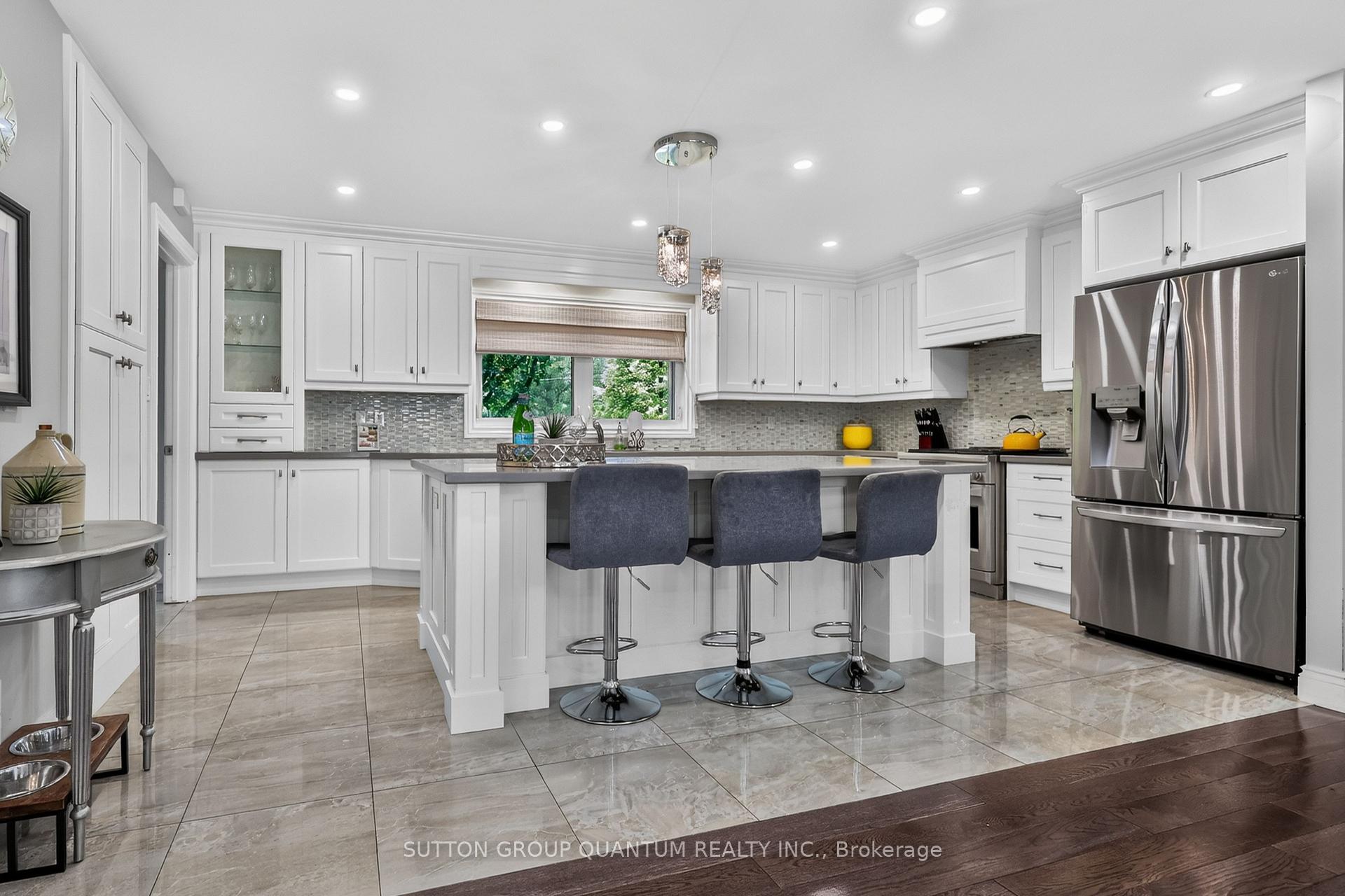 Photo 8 of 2233 Oneida Crescent, Mississauga, Erindale — HOMEH