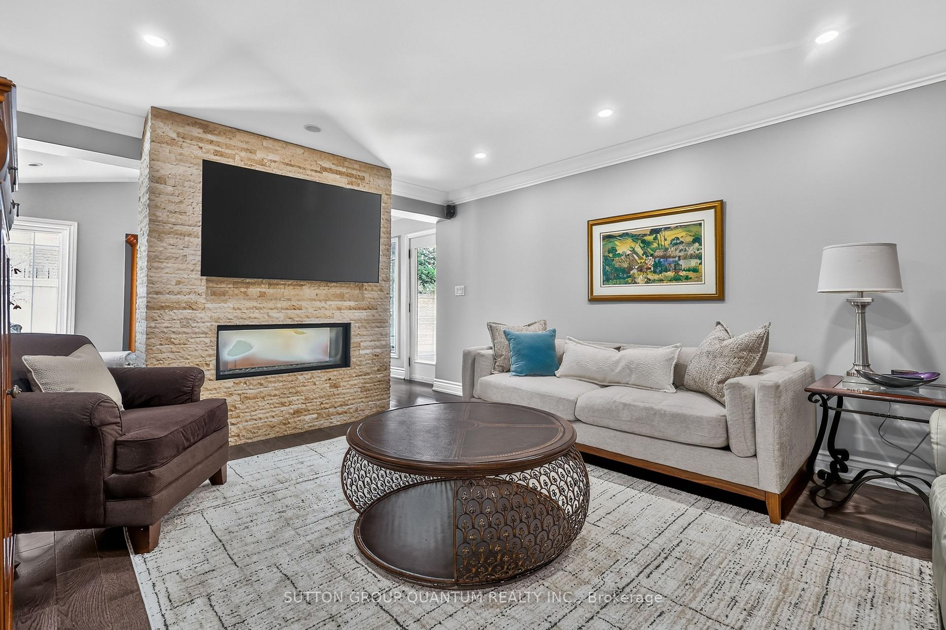 Photo 9 of 2233 Oneida Crescent, Mississauga, Erindale — HOMEH