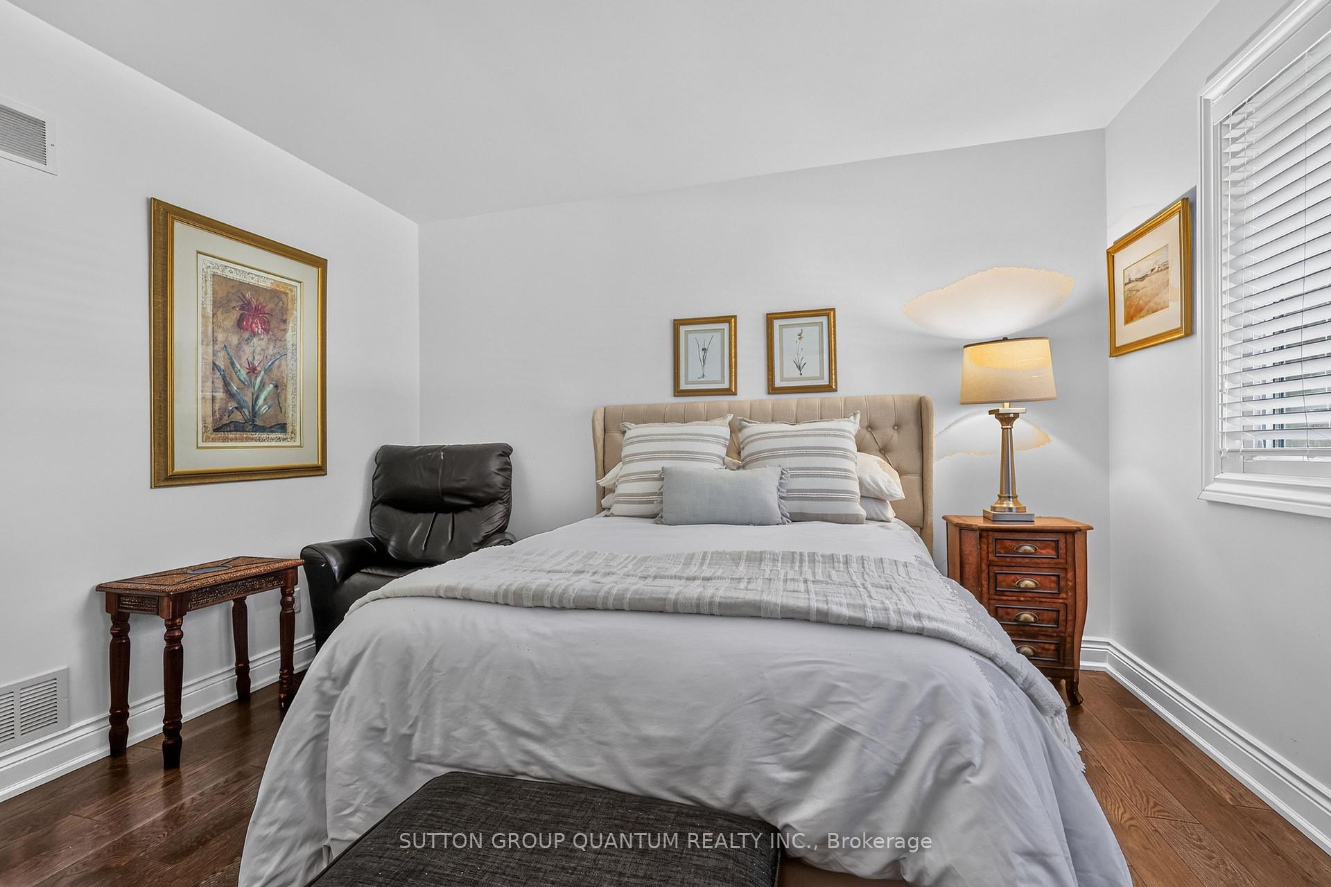Photo 11 of 2233 Oneida Crescent, Mississauga, Erindale — HOMEH