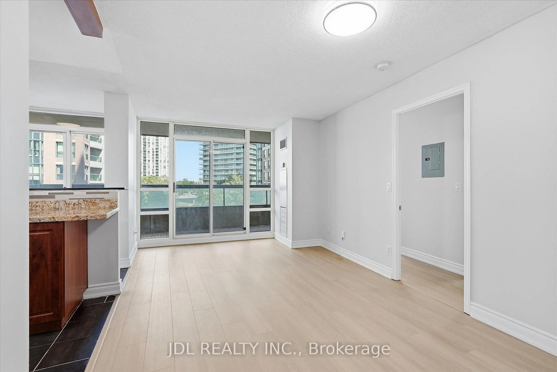 Photo 5 of Unit 516, 503 Beecroft Road, North York, Willowdale West — HOMEH