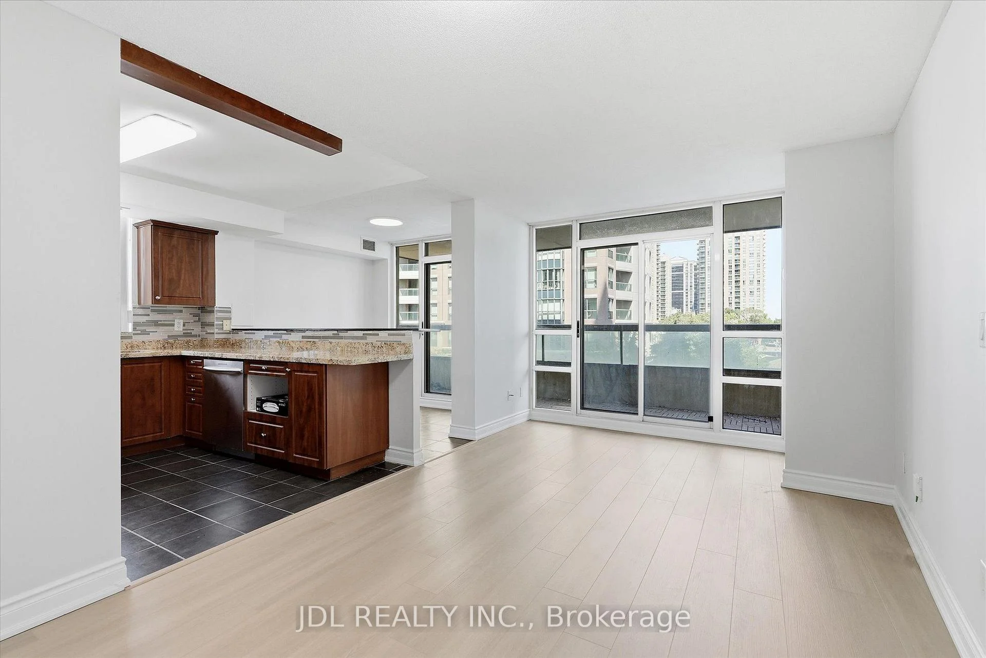 Photo 6 of Unit 516, 503 Beecroft Road, North York, Willowdale West — HOMEH