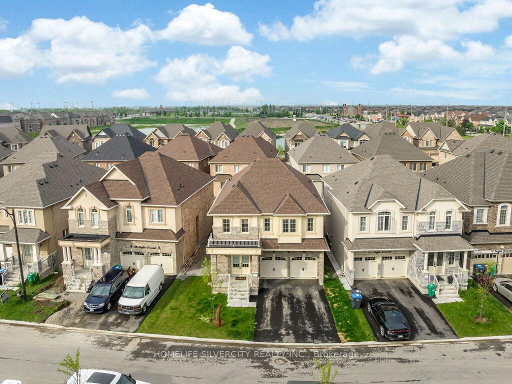 Photo 3 of 15 Puffin Crescent, Brampton, Sandringham-Wellington North — HOMEH