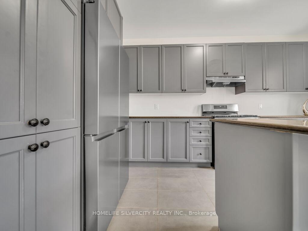 Photo 11 of 15 Puffin Crescent, Brampton, Sandringham-Wellington North — HOMEH