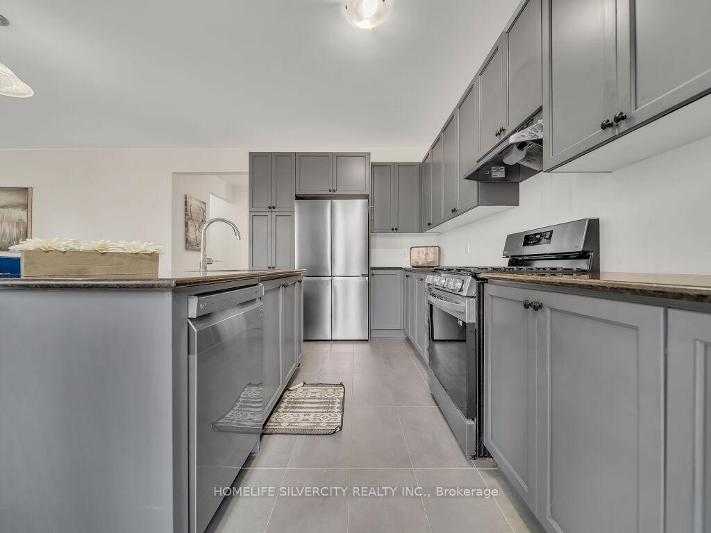 Photo 12 of 15 Puffin Crescent, Brampton, Sandringham-Wellington North — HOMEH