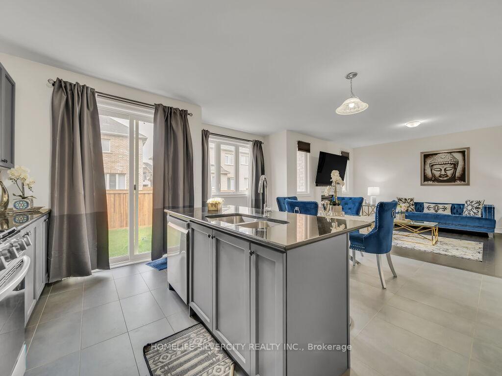 Photo 14 of 15 Puffin Crescent, Brampton, Sandringham-Wellington North — HOMEH