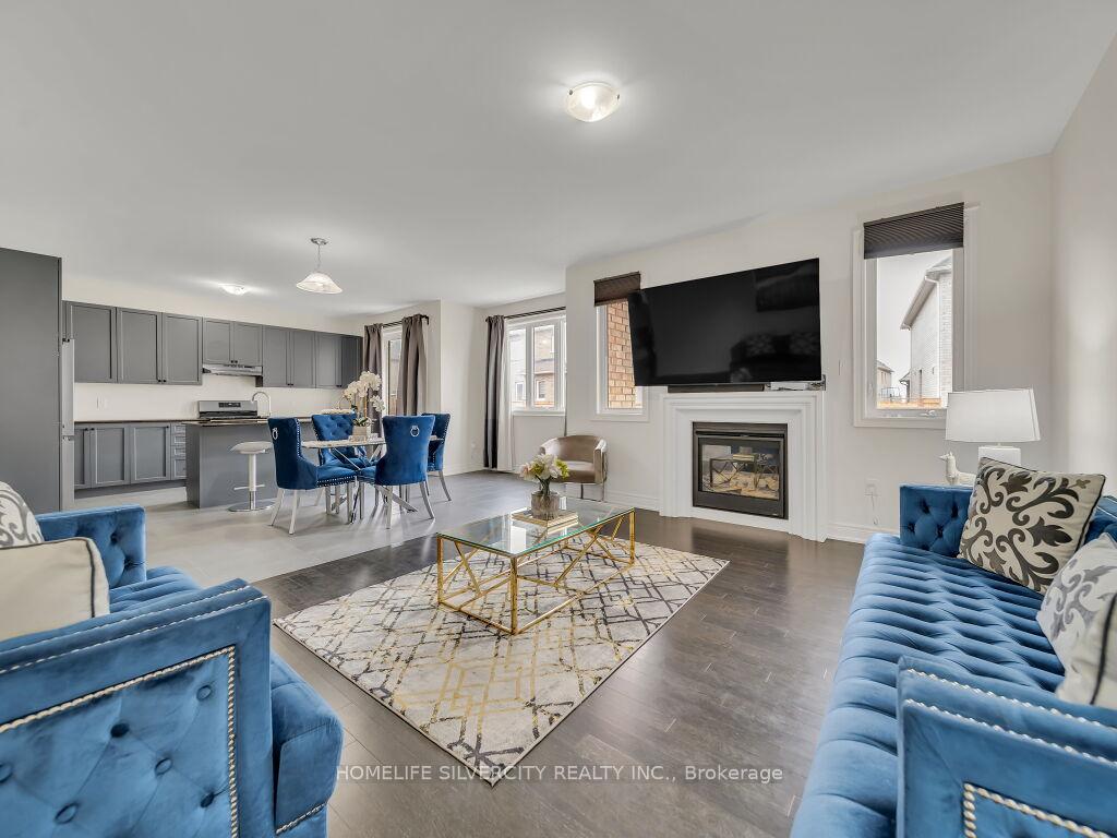 Photo 18 of 15 Puffin Crescent, Brampton, Sandringham-Wellington North — HOMEH
