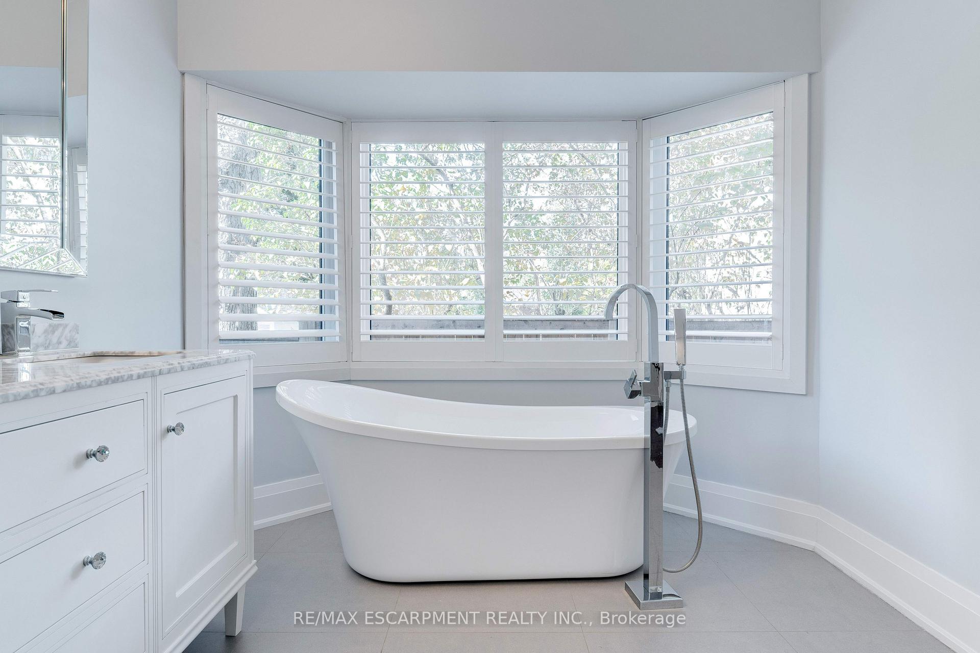 Photo 13 of 296 Kent Crescent, Burlington, Appleby — HOMEH