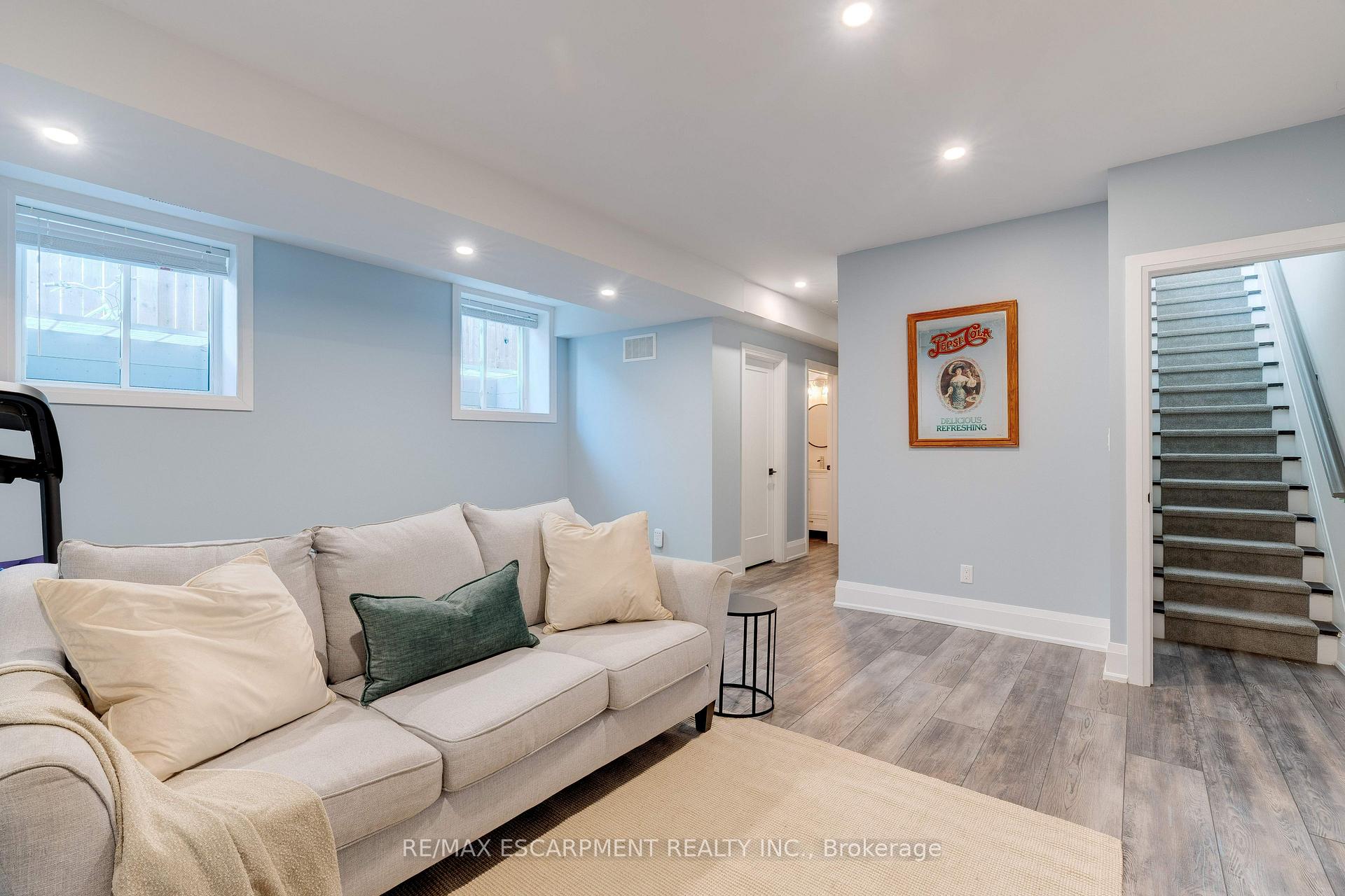 Photo 24 of 296 Kent Crescent, Burlington, Appleby — HOMEH
