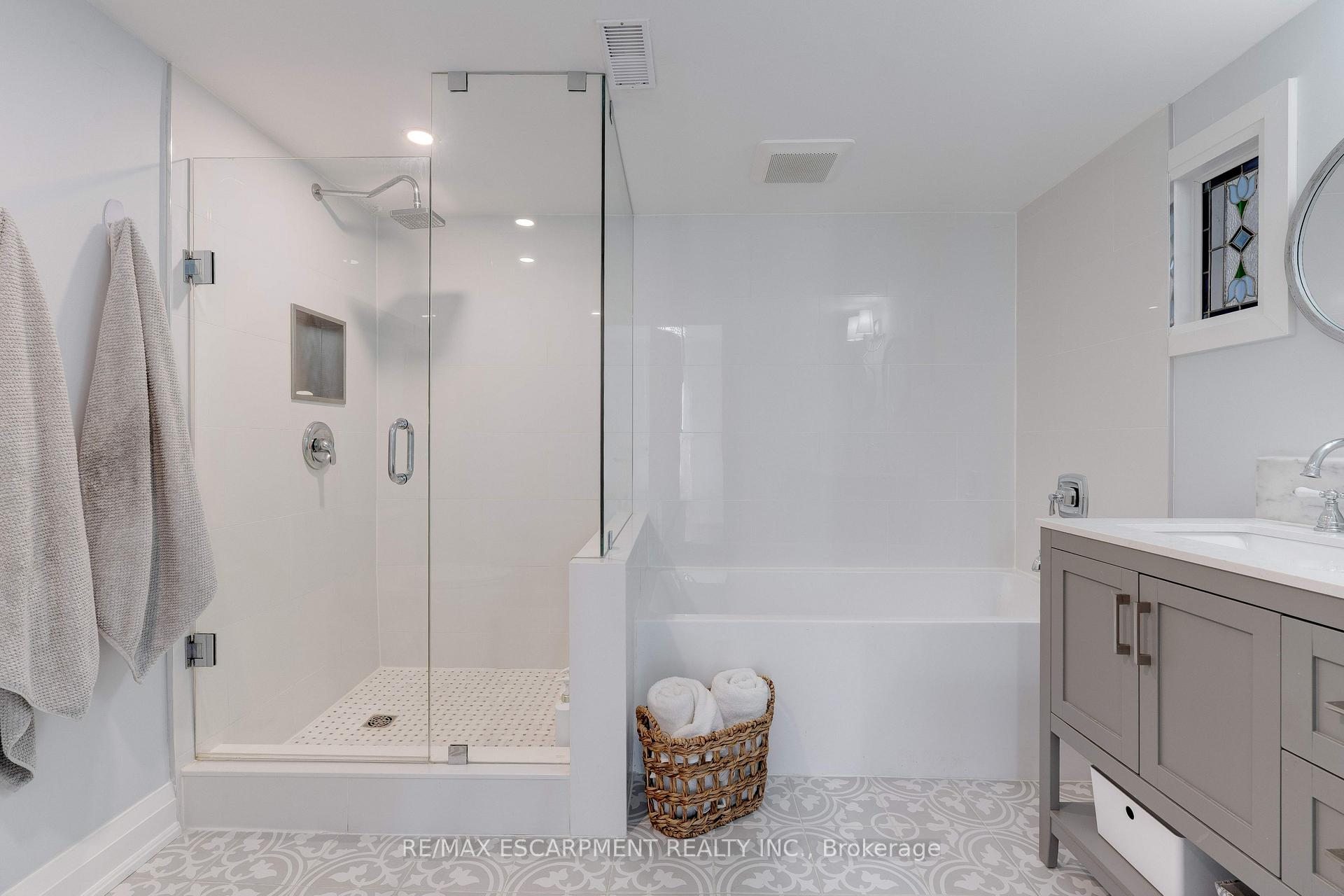 Photo 37 of 296 Kent Crescent, Burlington, Appleby — HOMEH
