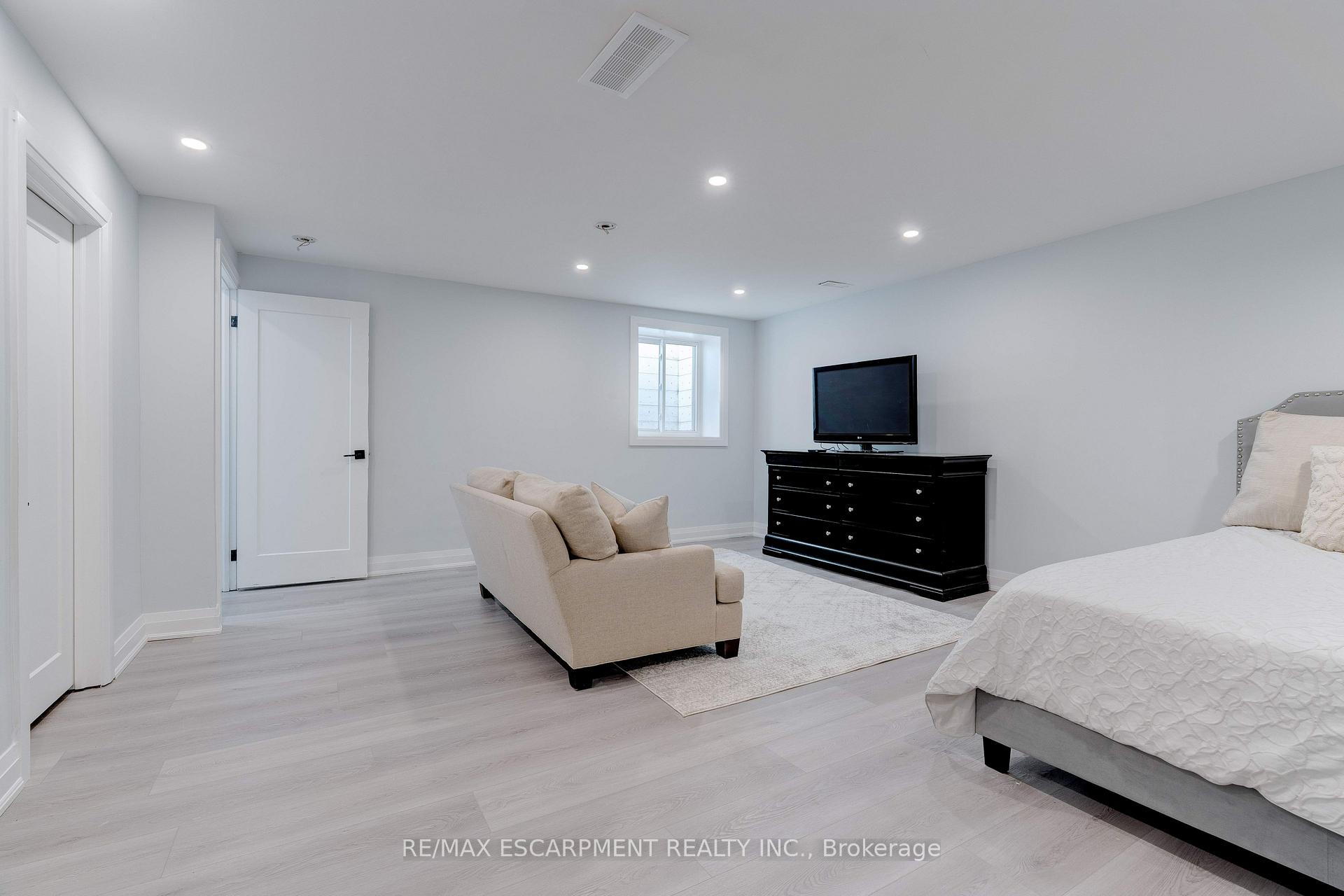 Photo 42 of 296 Kent Crescent, Burlington, Appleby — HOMEH