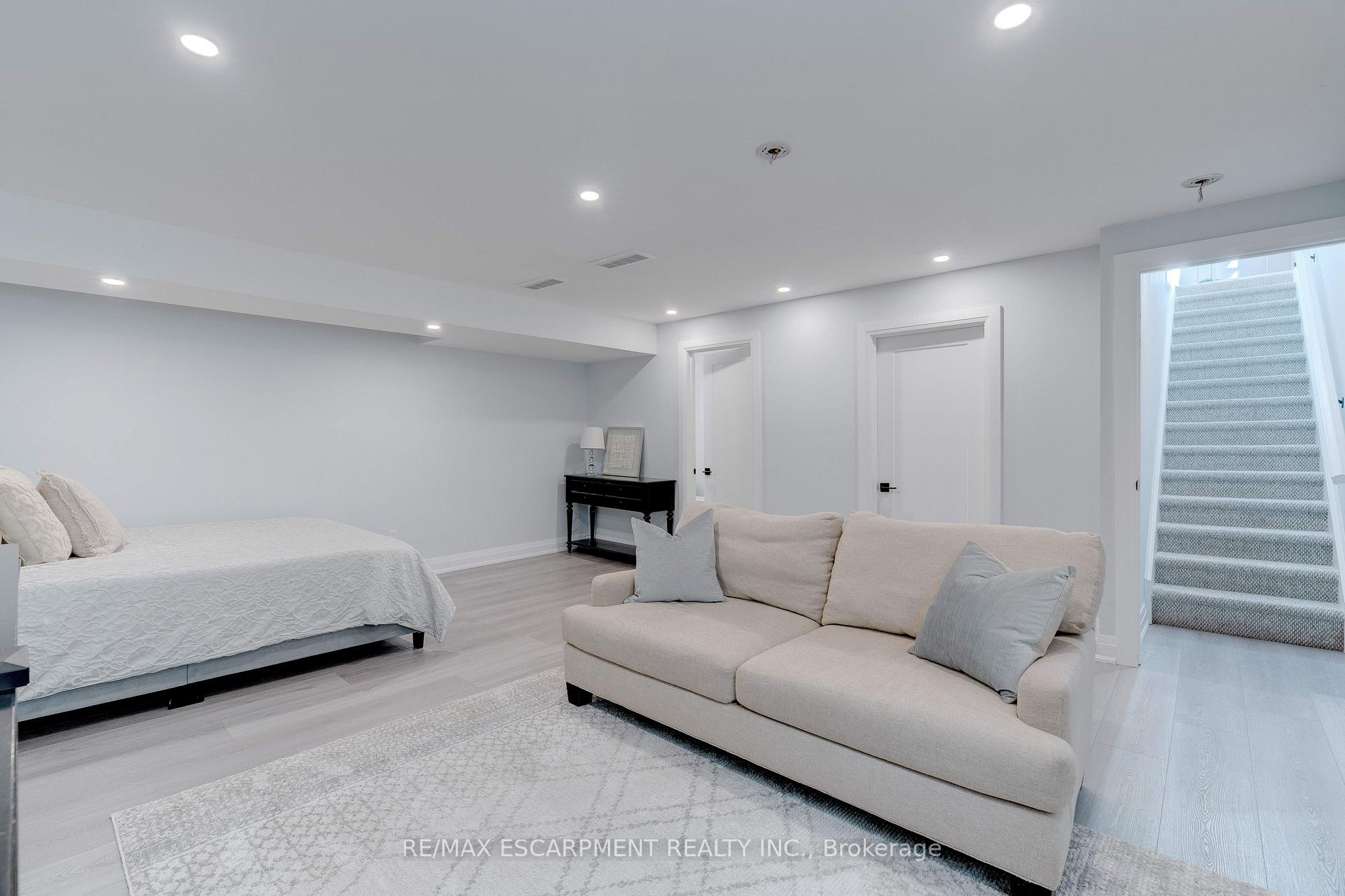 Photo 43 of 296 Kent Crescent, Burlington, Appleby — HOMEH