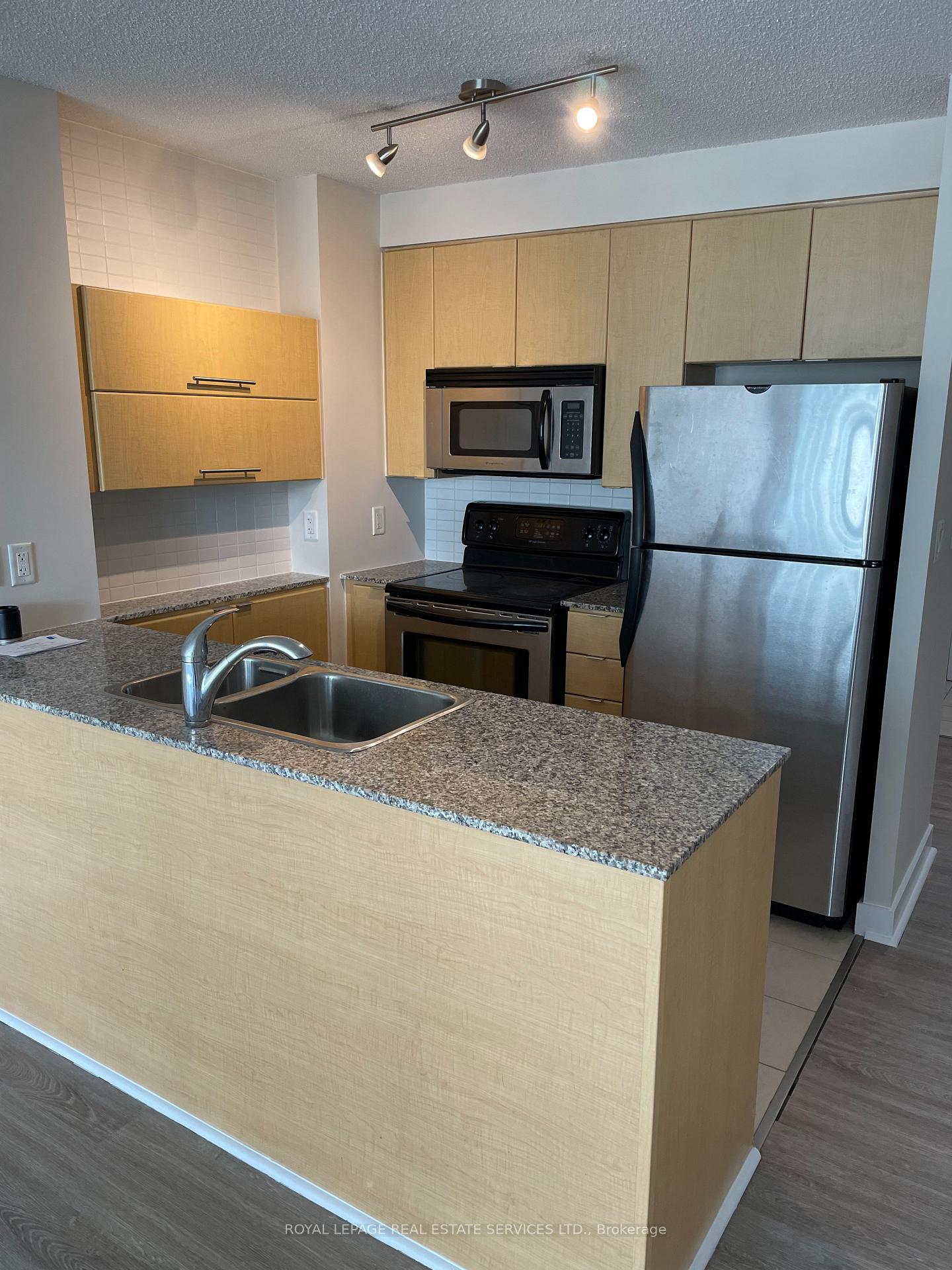 Photo 6 of Unit 907, 11 Brunel Court, Toronto, Waterfront Communities — HOMEH