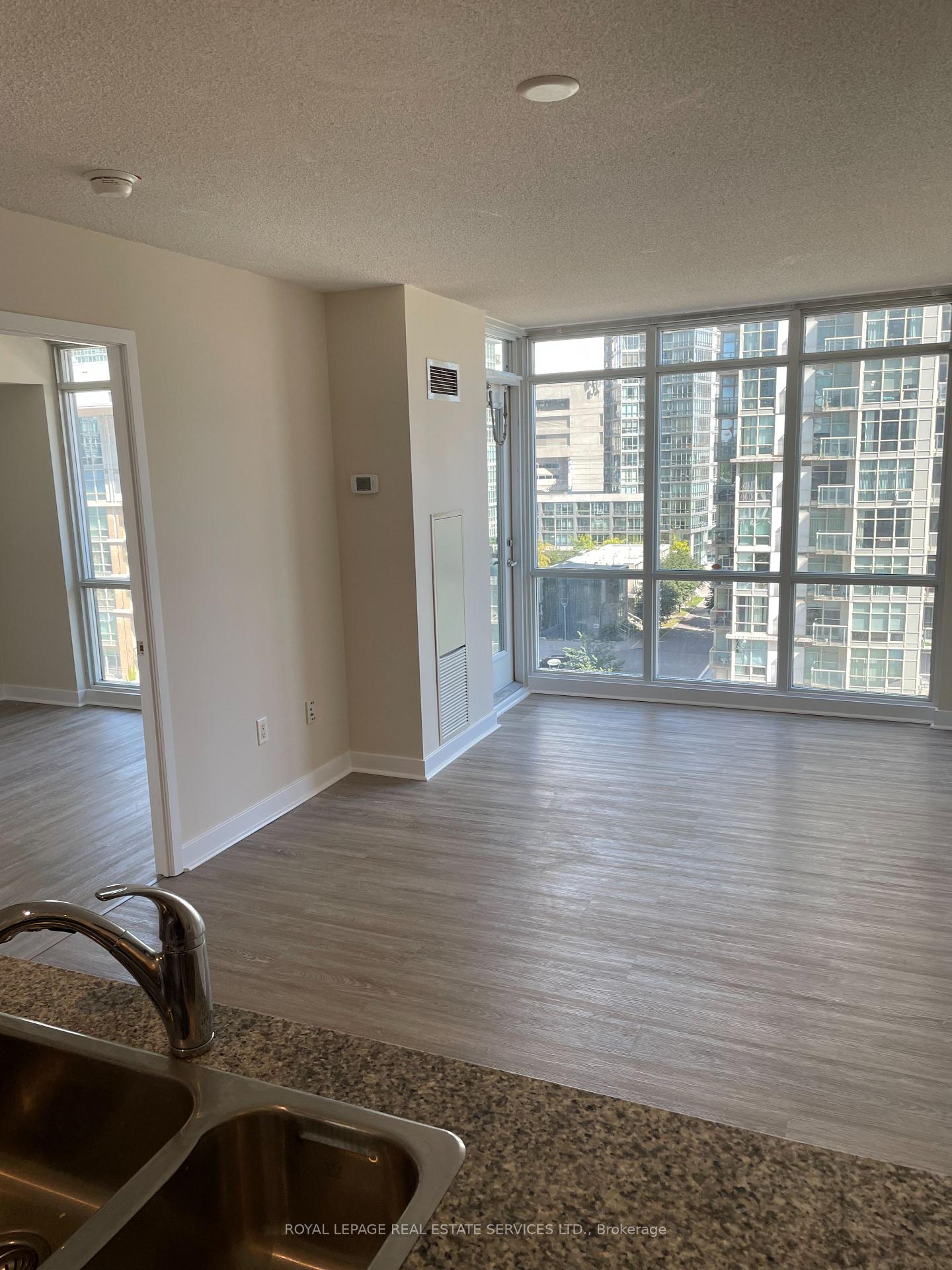 Photo 10 of Unit 907, 11 Brunel Court, Toronto, Waterfront Communities — HOMEH