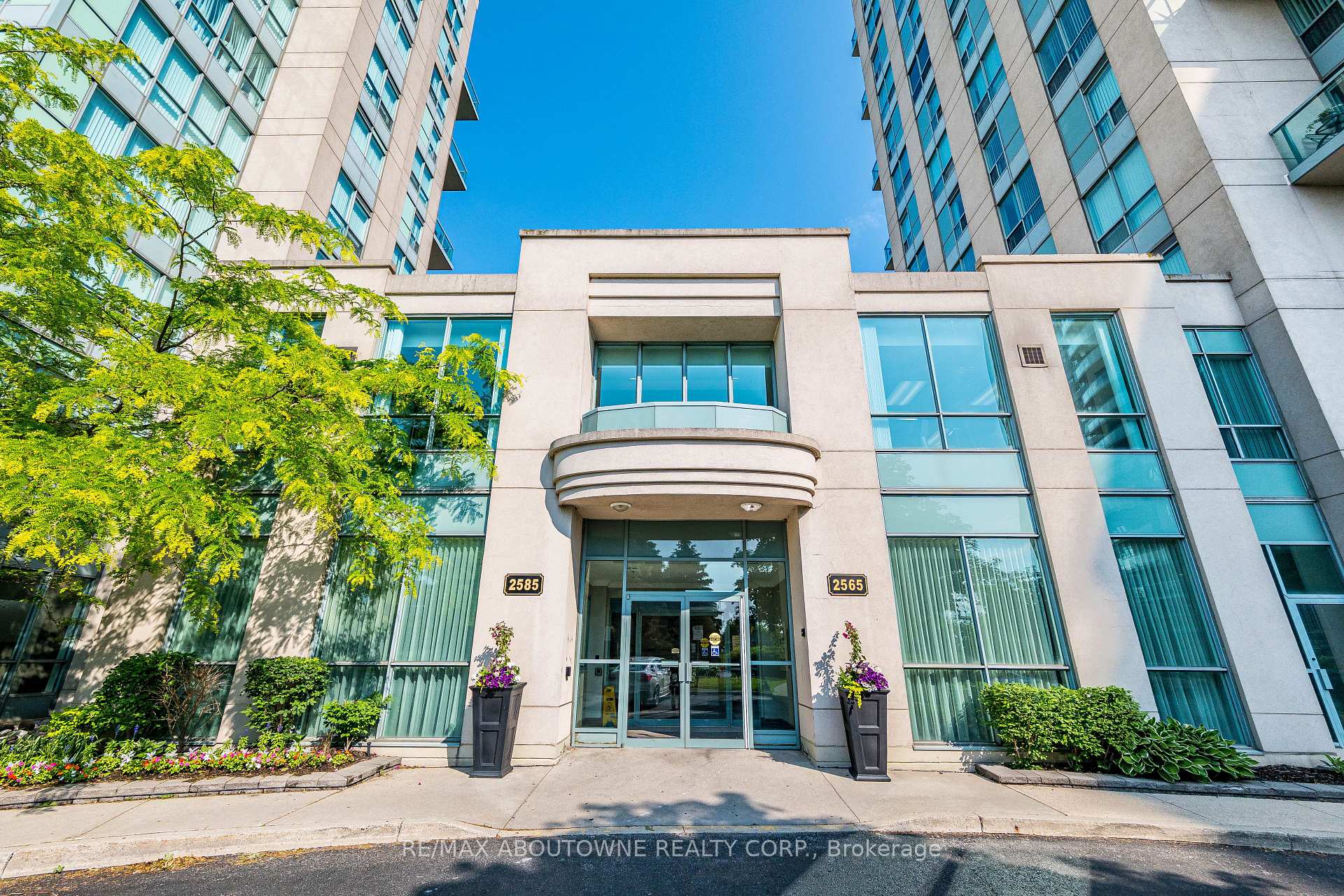 Photo 3 of Unit 1102, 2585 Erin Centre Boulevard, Mississauga, Central Erin Mills — HOMEH