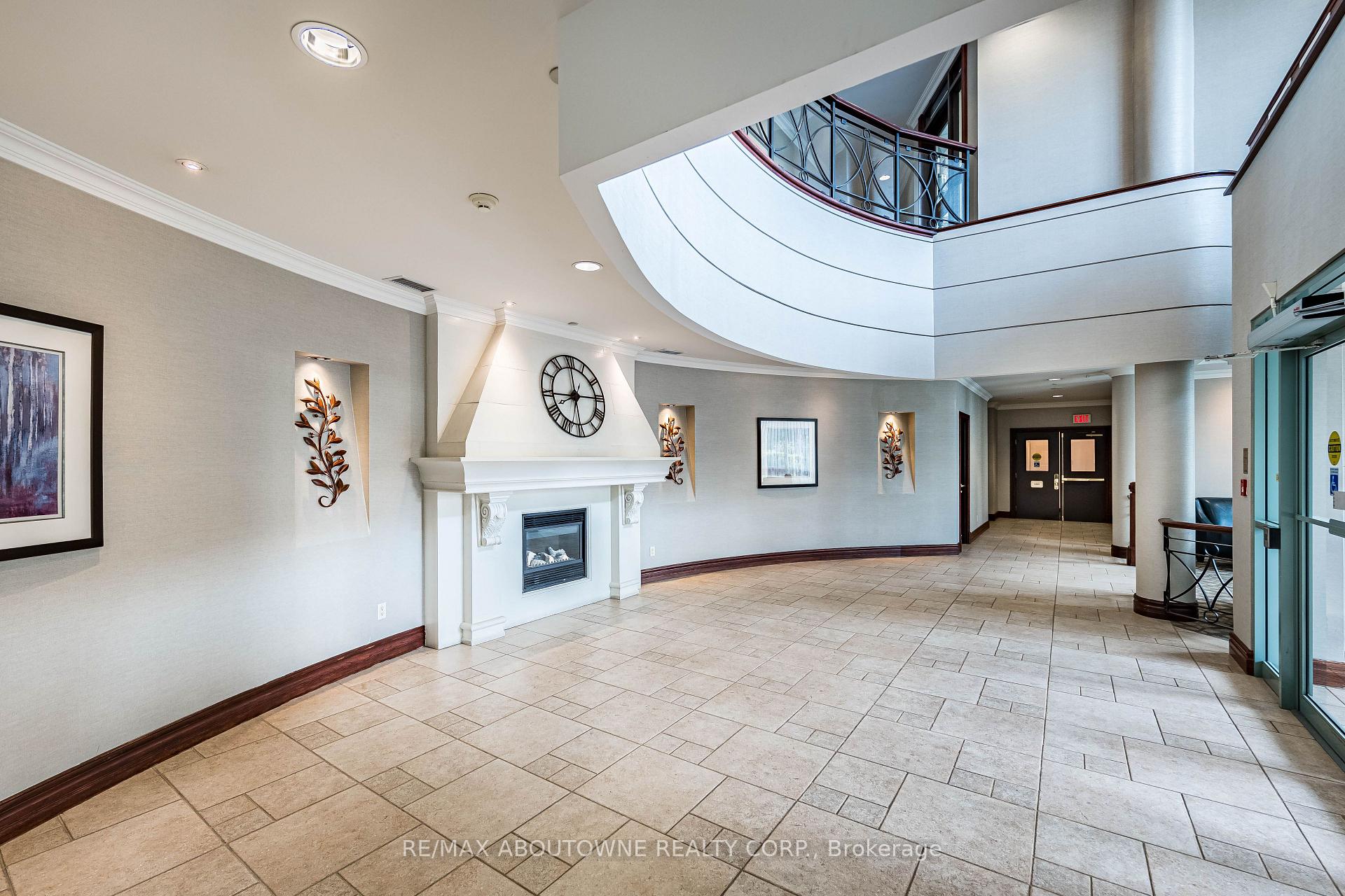 Photo 4 of Unit 1102, 2585 Erin Centre Boulevard, Mississauga, Central Erin Mills — HOMEH