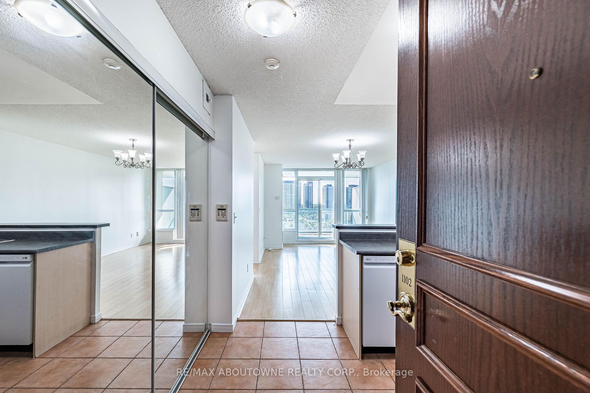 Photo 6 of Unit 1102, 2585 Erin Centre Boulevard, Mississauga, Central Erin Mills — HOMEH