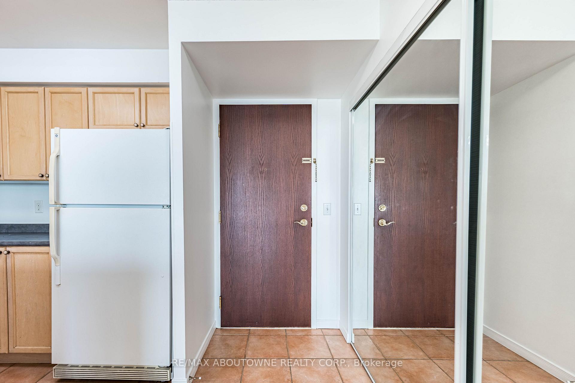 Photo 7 of Unit 1102, 2585 Erin Centre Boulevard, Mississauga, Central Erin Mills — HOMEH