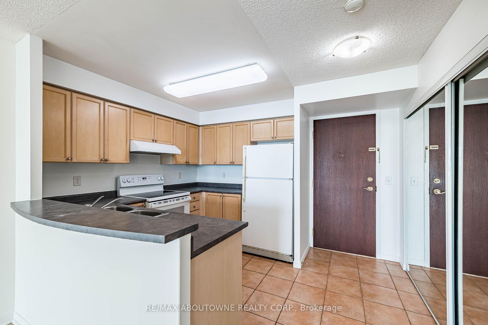 Photo 12 of Unit 1102, 2585 Erin Centre Boulevard, Mississauga, Central Erin Mills — HOMEH