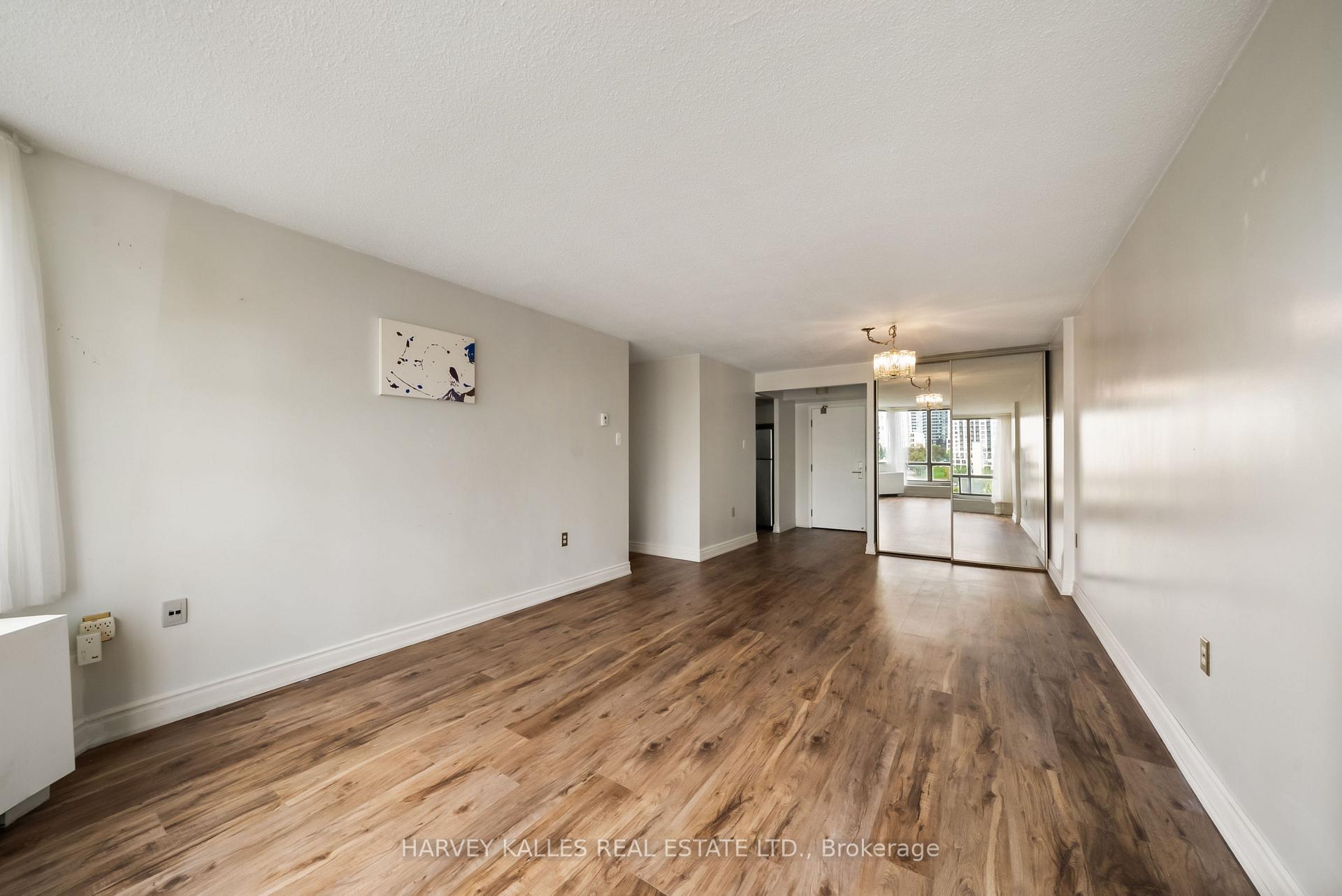 Photo 4 of Unit 505, 25 Fairview Road, Mississauga, Fairview — HOMEH