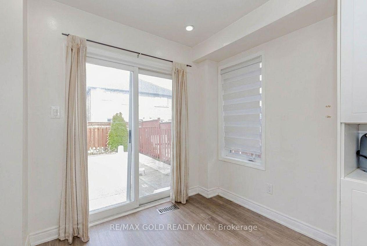 Photo 10 of 35 Ridgefield Court, Brampton, Vales of Castlemore — HOMEH